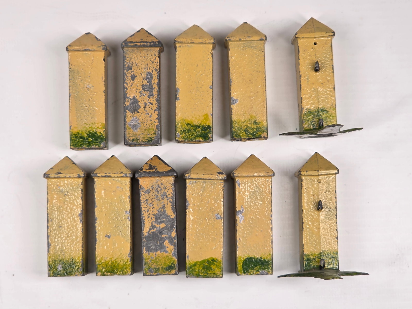 11) VINTAGE ENGLAND LEAD FENCE POST COLUMNS (1 of 3)