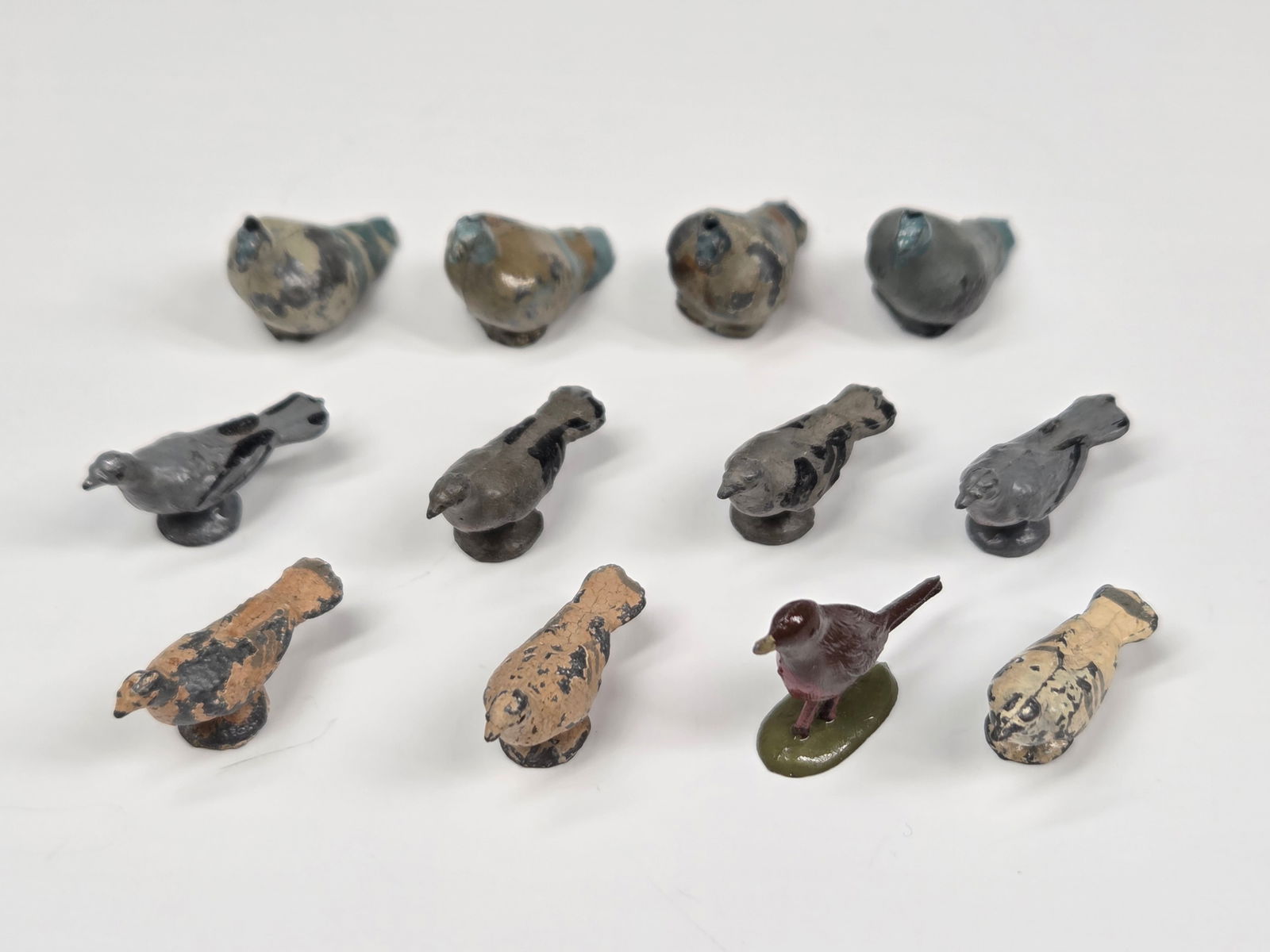 12) VINTAGE LEAD PIGEONS: ALL REMAIN IN FAIR TO GOOD CONDITION, SHOWING SOME PAINT WEAR.