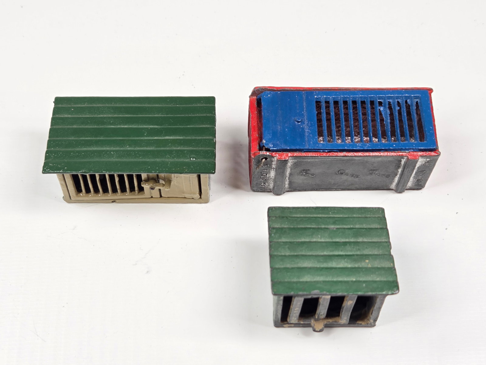 3) VINTAGE LEAD ANIMAL CHICKEN COUPS (1 of 8)