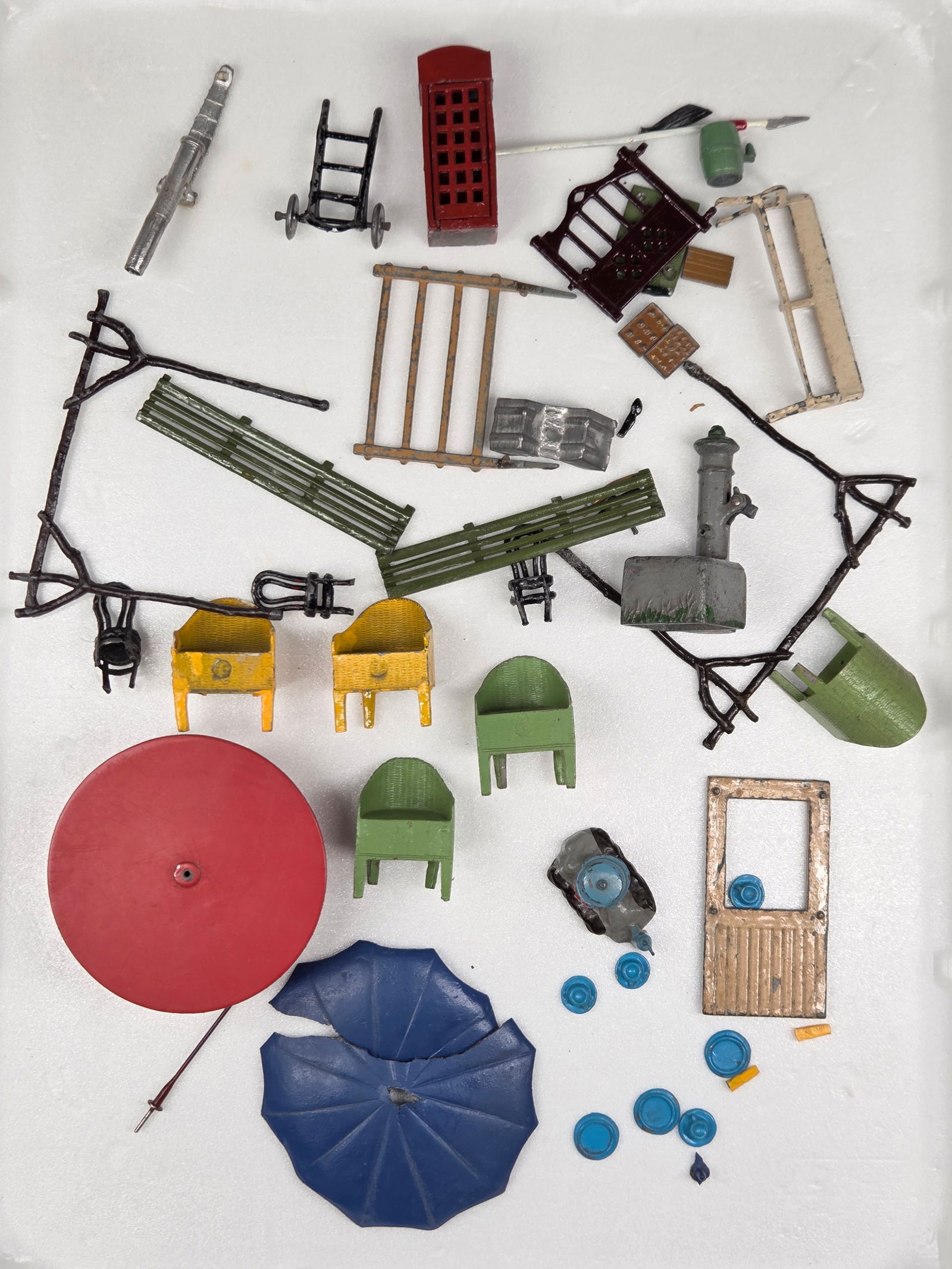 VARIOUS BRAND VINTAGE LEAD ACCESSORIES (1 of 5)