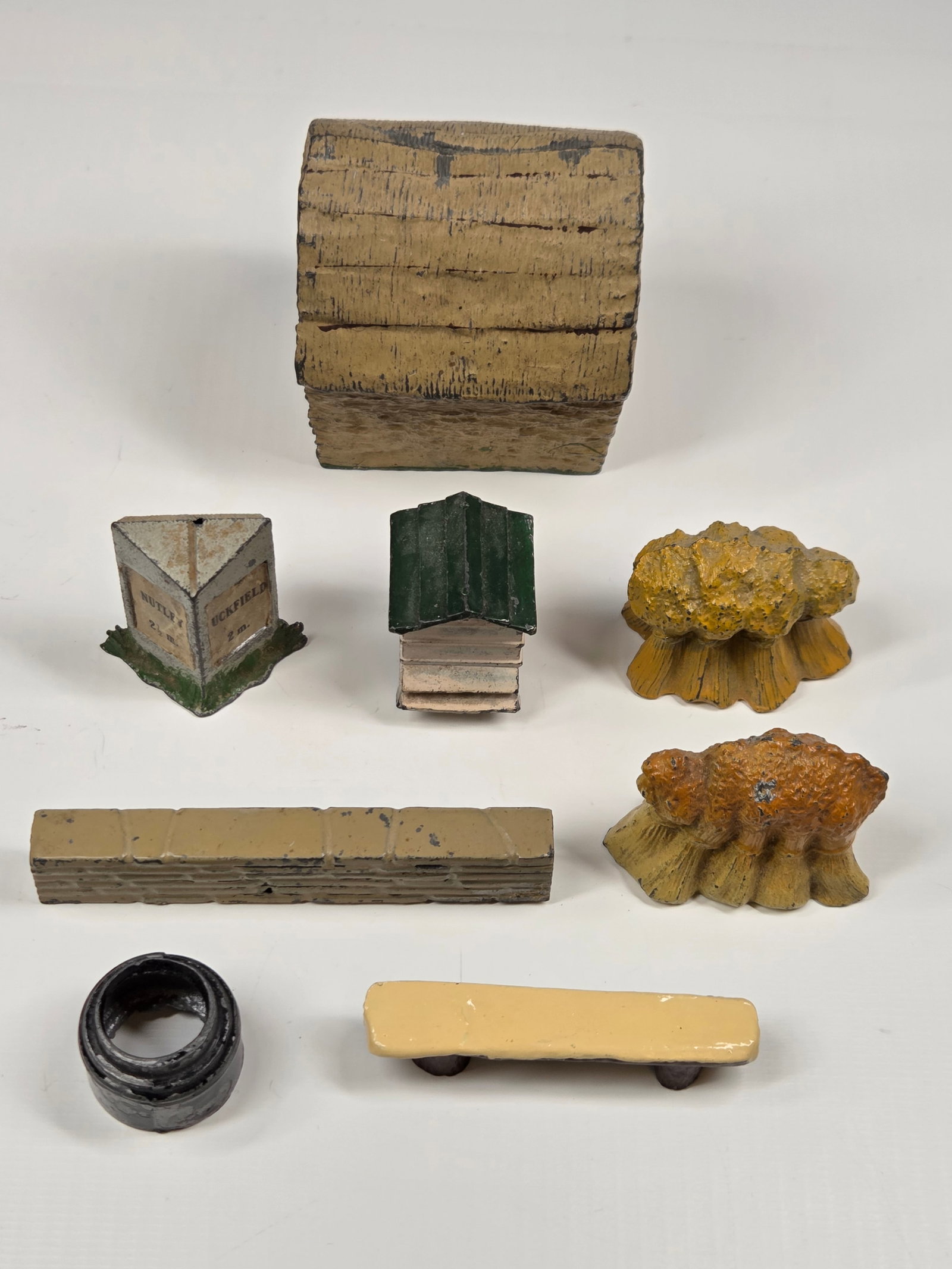 VARIOUS LEAD FARM ACCESSORIES + ROADSIGN (1 of 6)