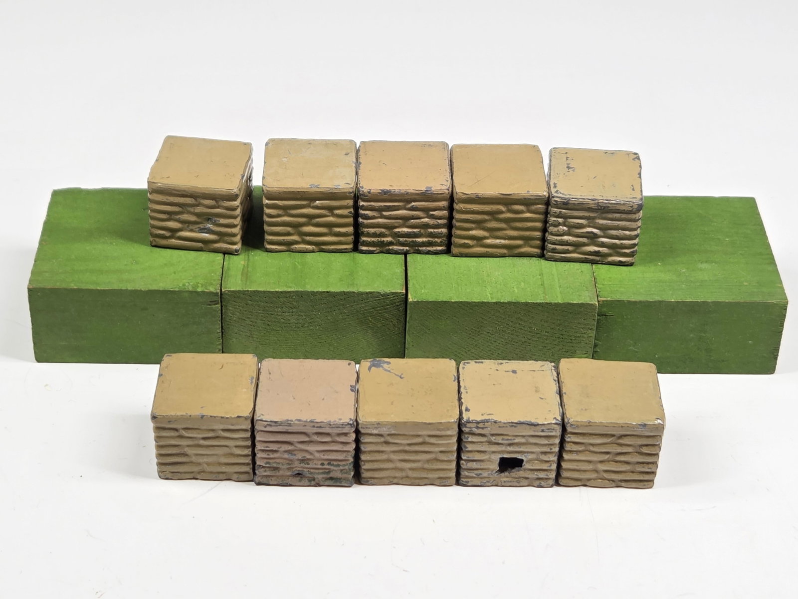 VINTAGE BRITAIN LEAD BUNKER BRICKS & WOOD BLOCKS (1 of 4)