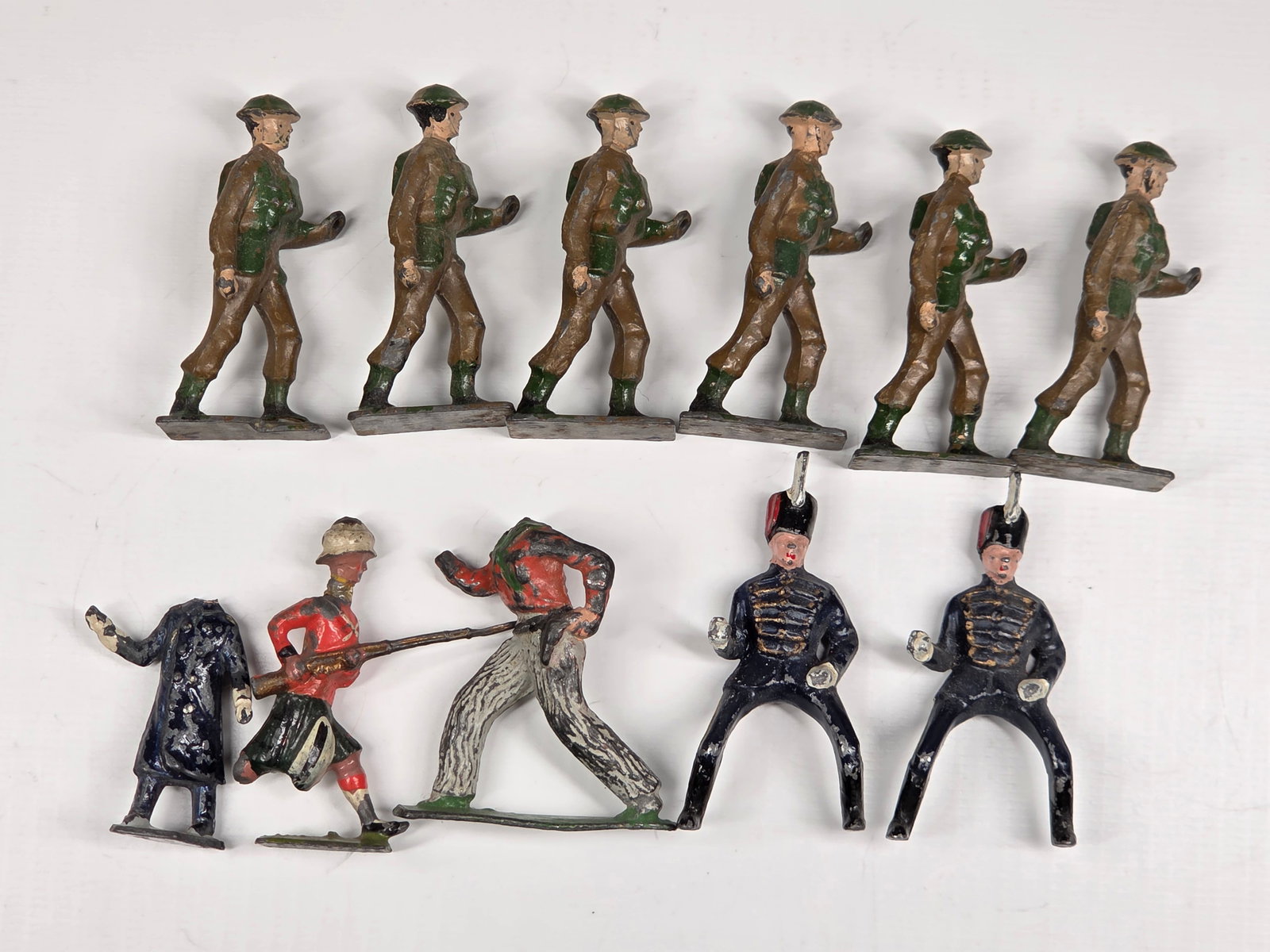 11) VARIOUS BRAND VINTAGE LEAD SOLDIERS (1 of 5)