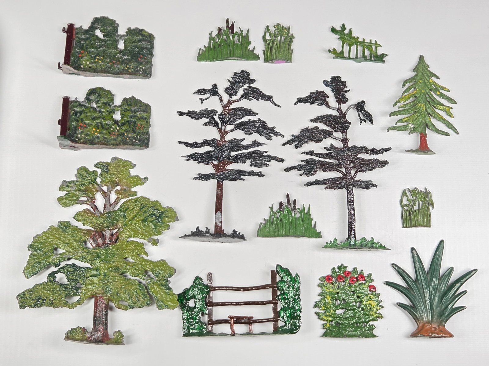 VARIOUS VINTAGE LEAD TREE, PLANT, GATE SECTION (1 of 5)