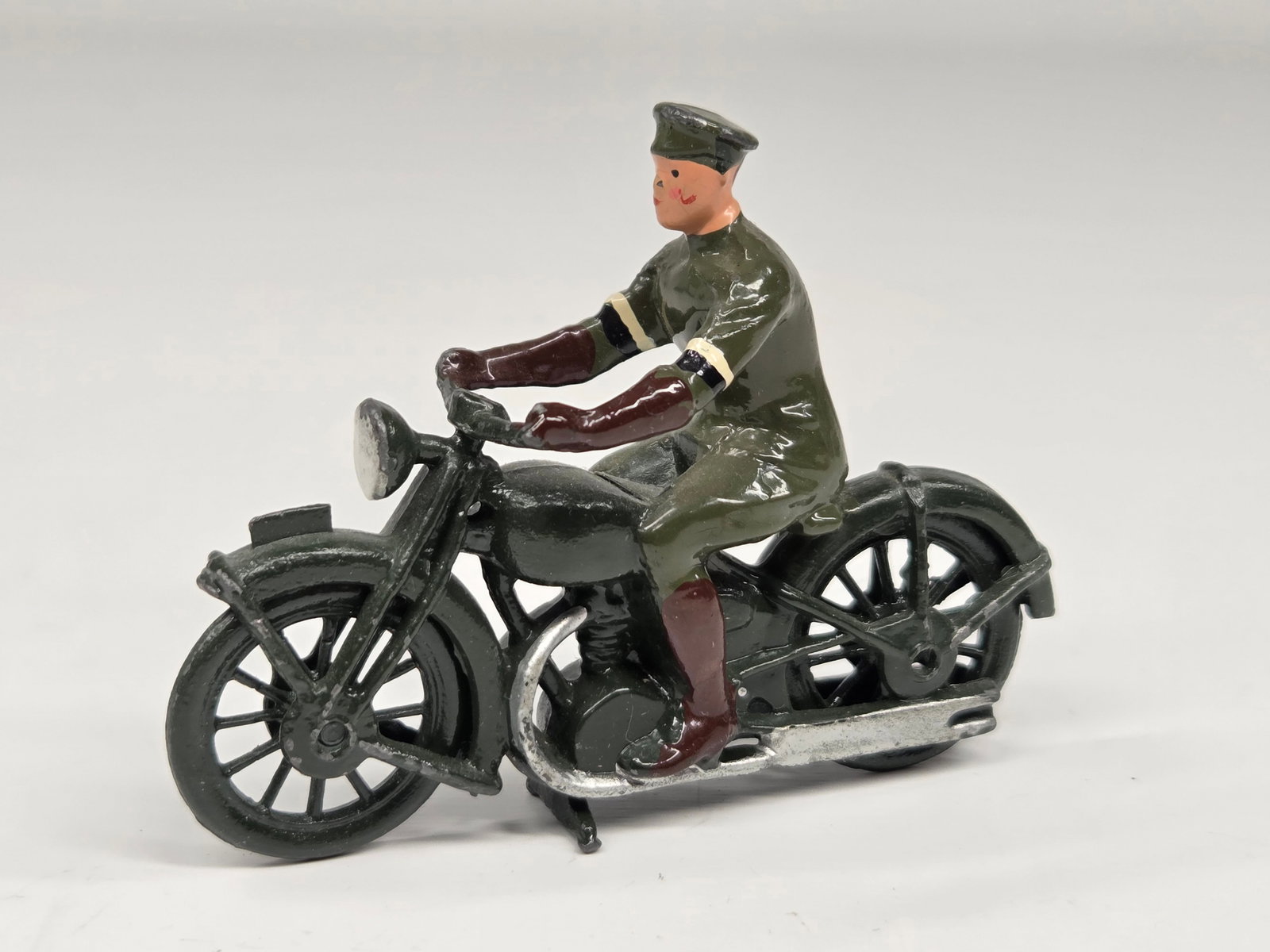 VINTAGE BRITAINS LEAD MILITARY MOTORCYCLE (1 of 4)