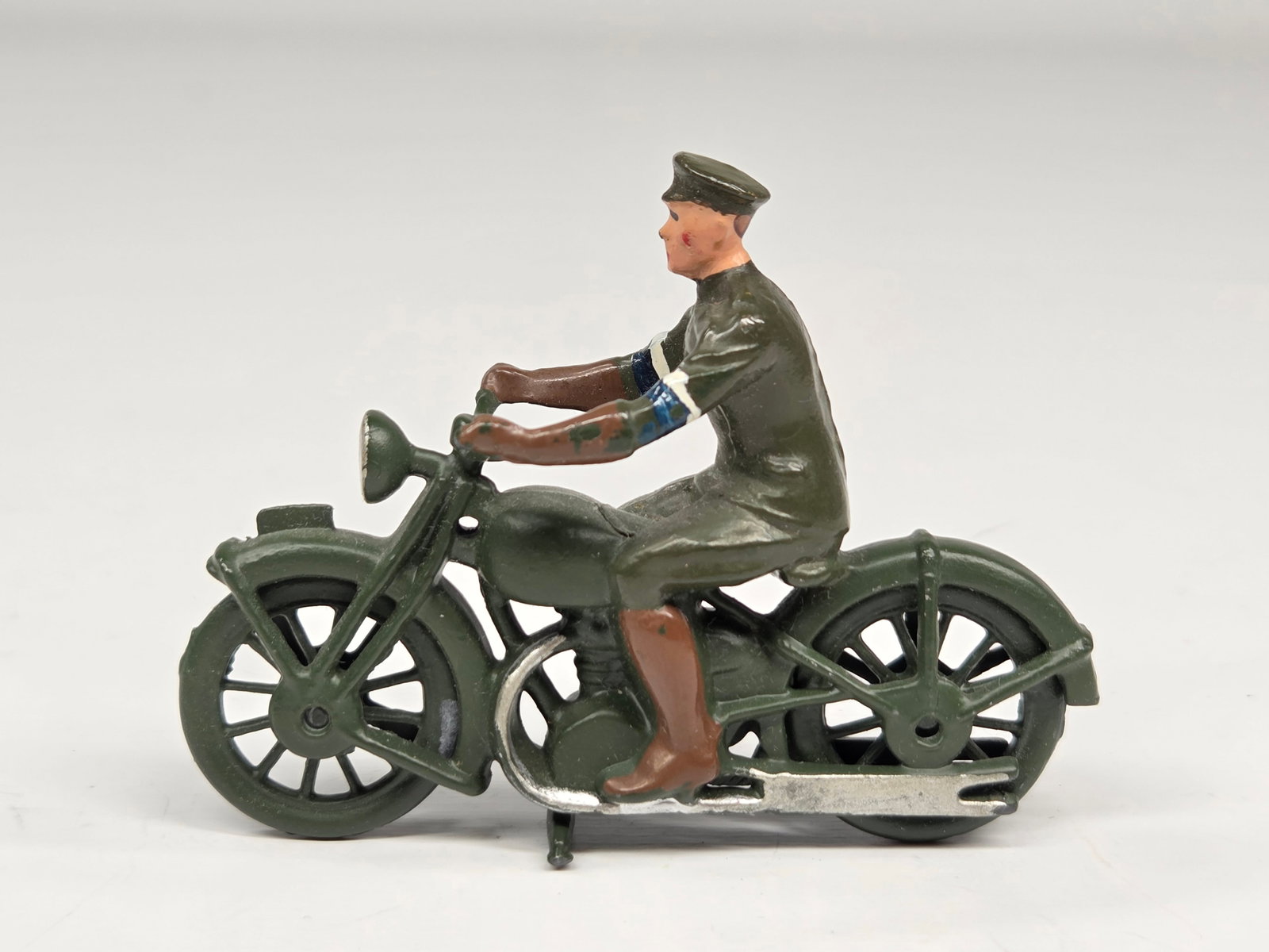 VINTAGE BRITAINS LEAD MILITARY MOTORCYCLE (1 of 4)
