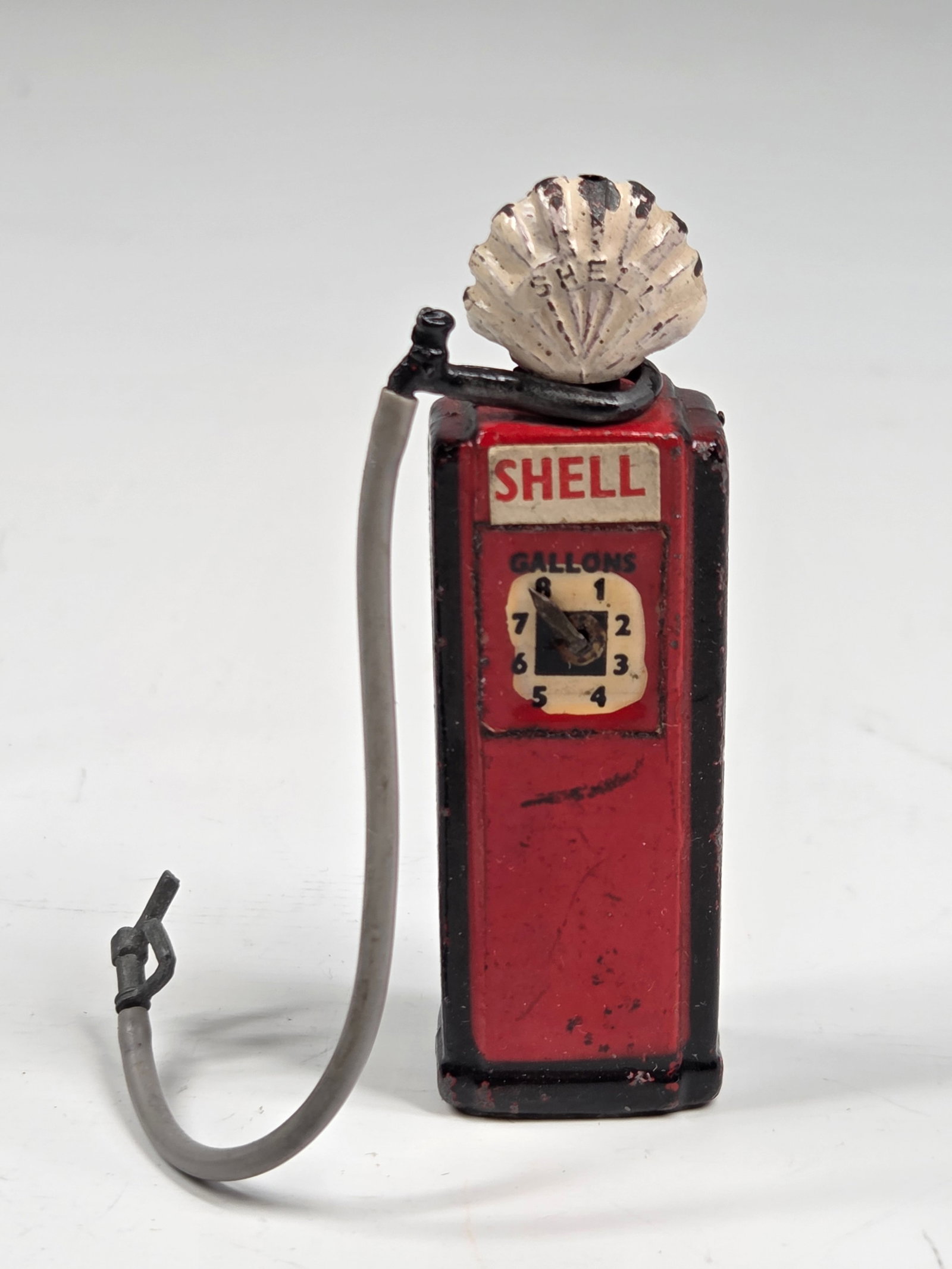 VINTAGE BRITAINS SHELL GAS PUMP W/ GLOBE (1 of 4)