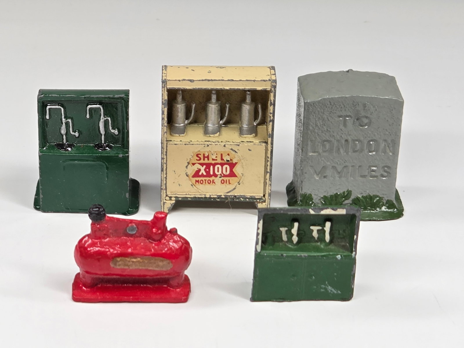 VINTAGE BRITAINS MOTOR OIL PUMPS, MILE MARKER (1 of 4)