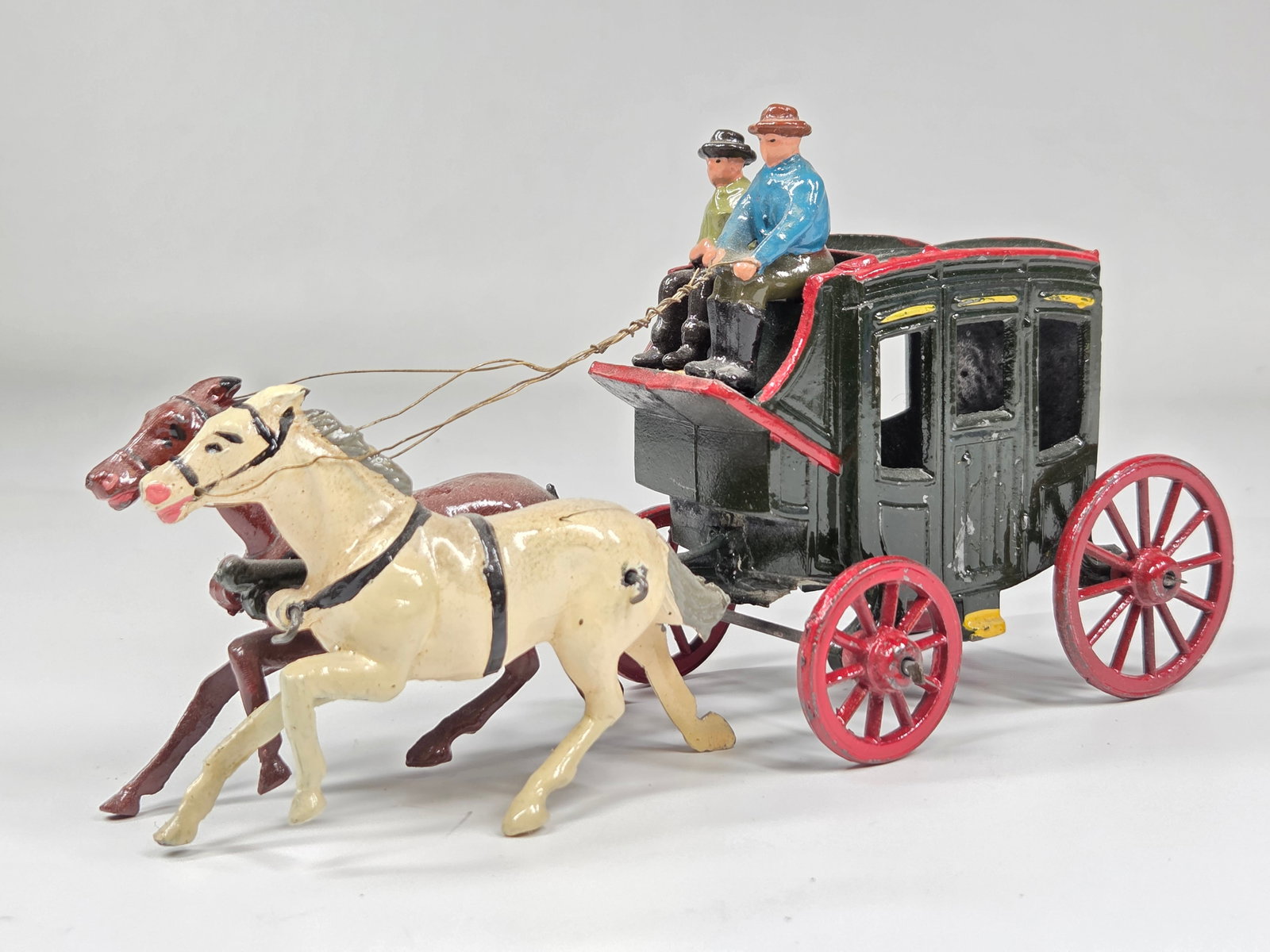 VINTAGE JOHILLCO LEAD STAGECOACH (1 of 5)