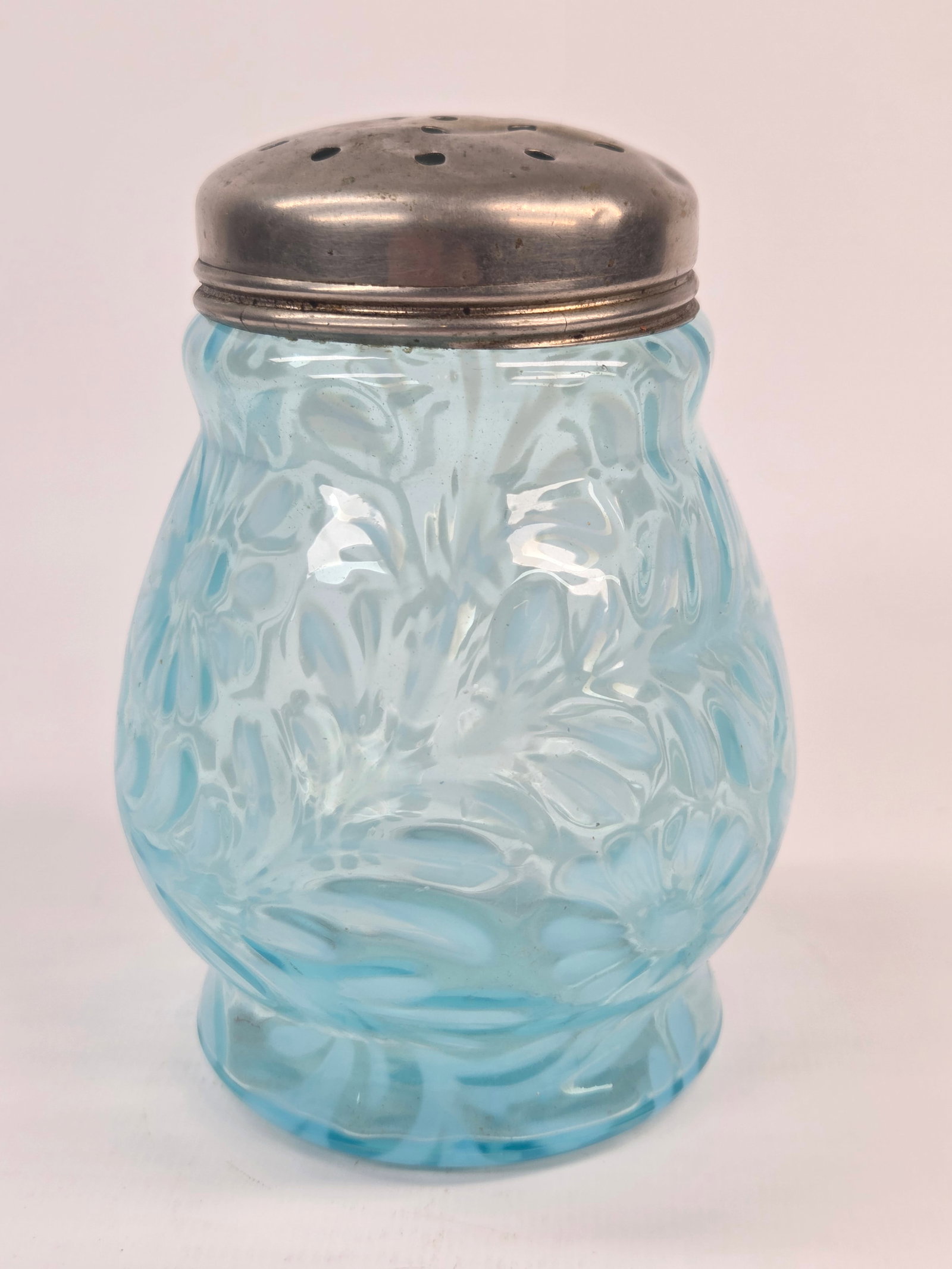 BLUE & WHITE OPALESCENT DAISY & FERN SUGAR SHAKER (1 of 5)