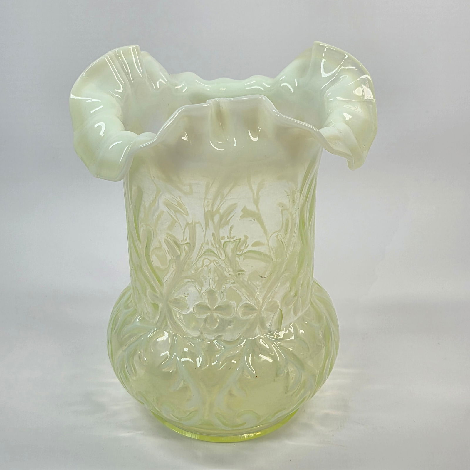 ANTIQUE VICTORIAN VASELINE GLASS SPANISH LACE RUFFLED EDGE CELERY: REMAINS IN VERY GOOD CONDITION, NO CHIPS OR CRACKS.