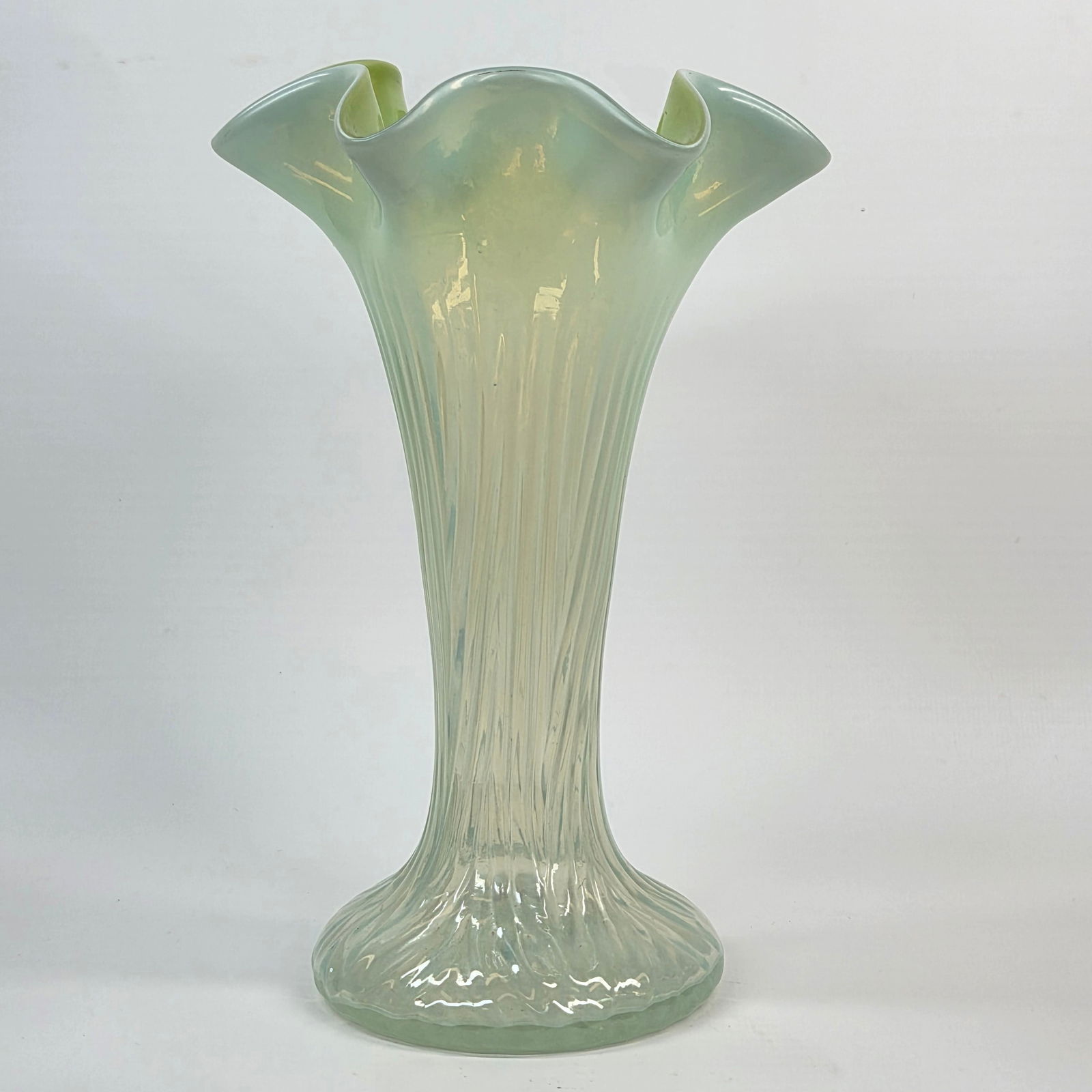 ANTIQUE LOETZ STYLE IRIDESCENT GLASS VASE (1 of 6)
