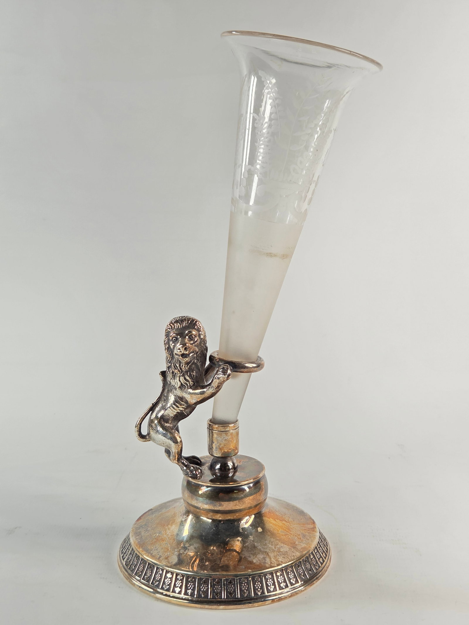 ETCHED GLASS EPERGNE IN ROGERS SMITH LION HOLDER (1 of 5)