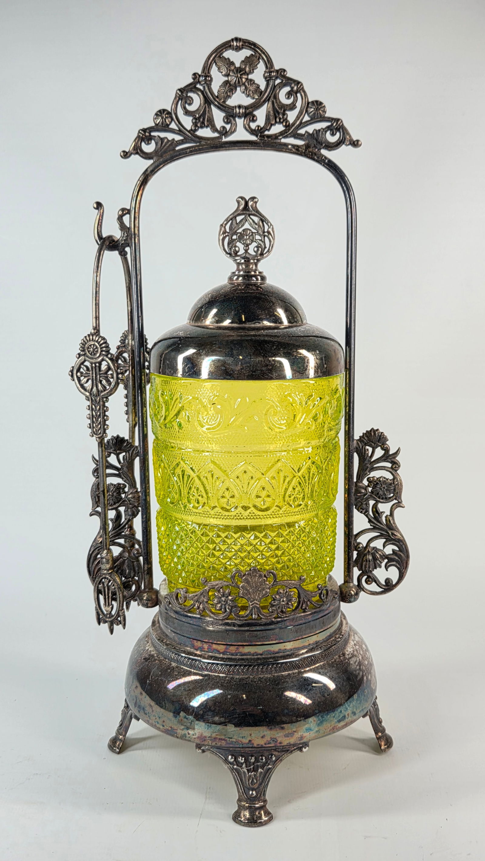 ORNATE VICTORIAN URANIUM VASELINE GLASS PICKLE CASTOR IN MERIDEN HOLDER (1 of 7)