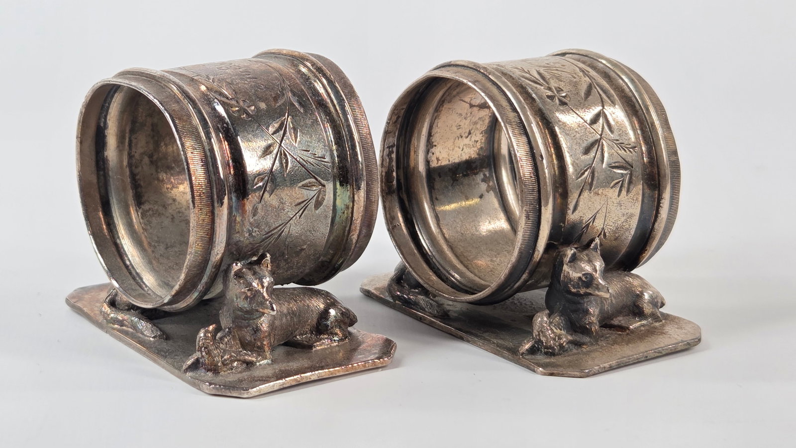 PAIR OF MERIDEN SILVER PLATE FOX W/ CATCH NAPKIN RINGS (1 of 4)