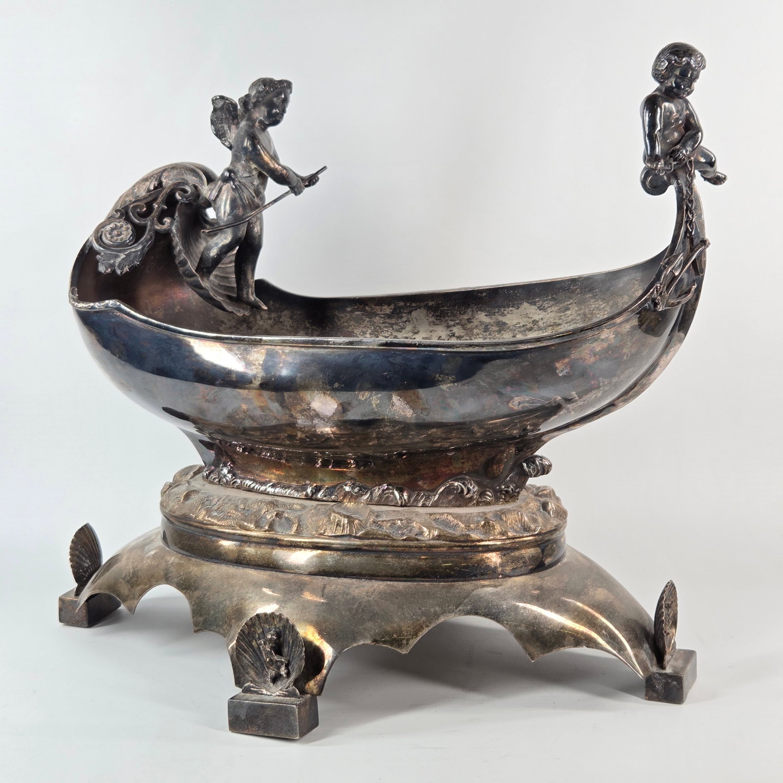 MIDDLETOWN VICTORIAN SILVER PLATE FRUIT BOWL CENTERPIECE (1 of 11)