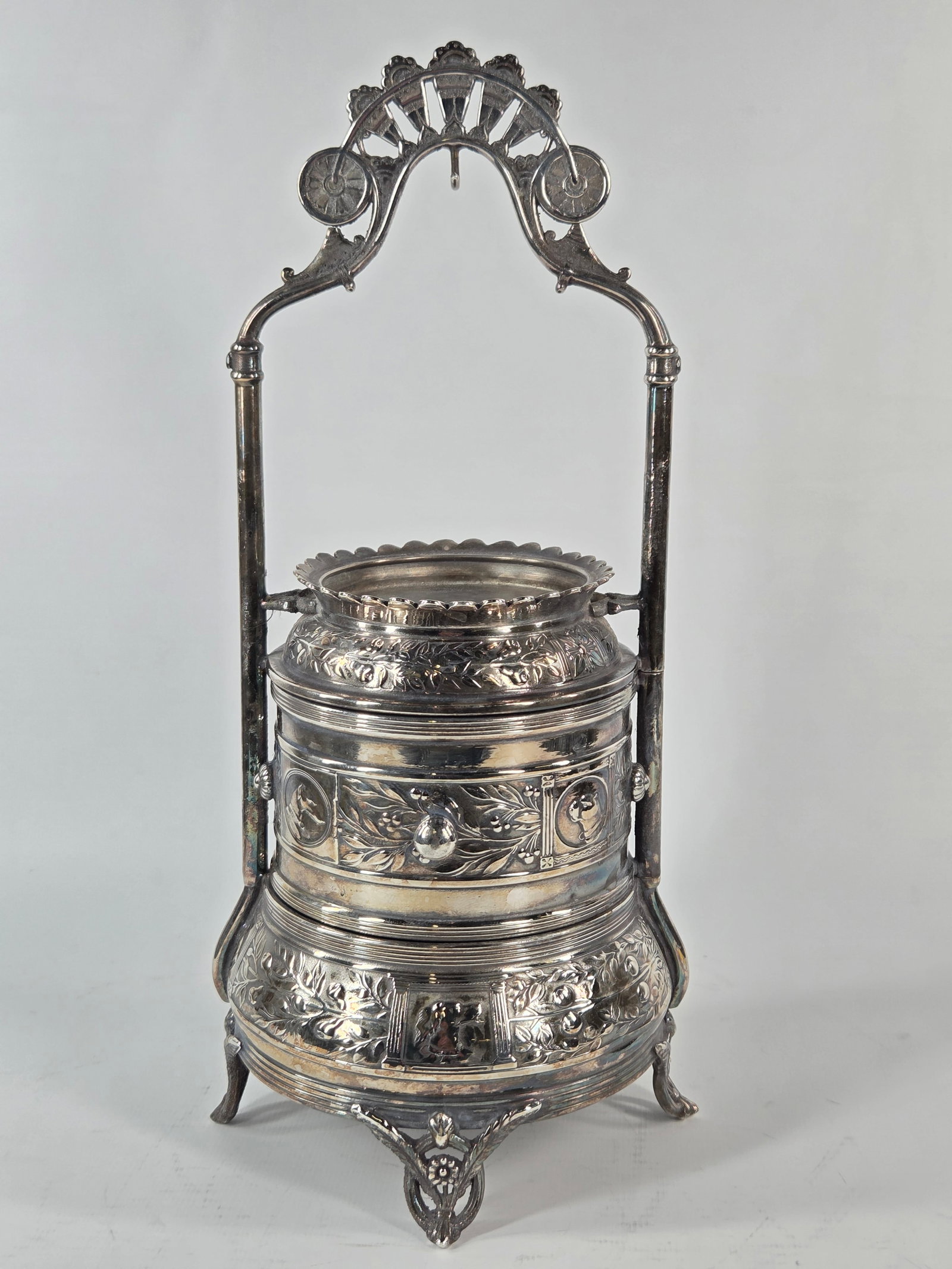 ORNATE VICTORIAN REED & BARTON 320 SILVER PLATE JEWELRY CASKET BOX (1 of 7)