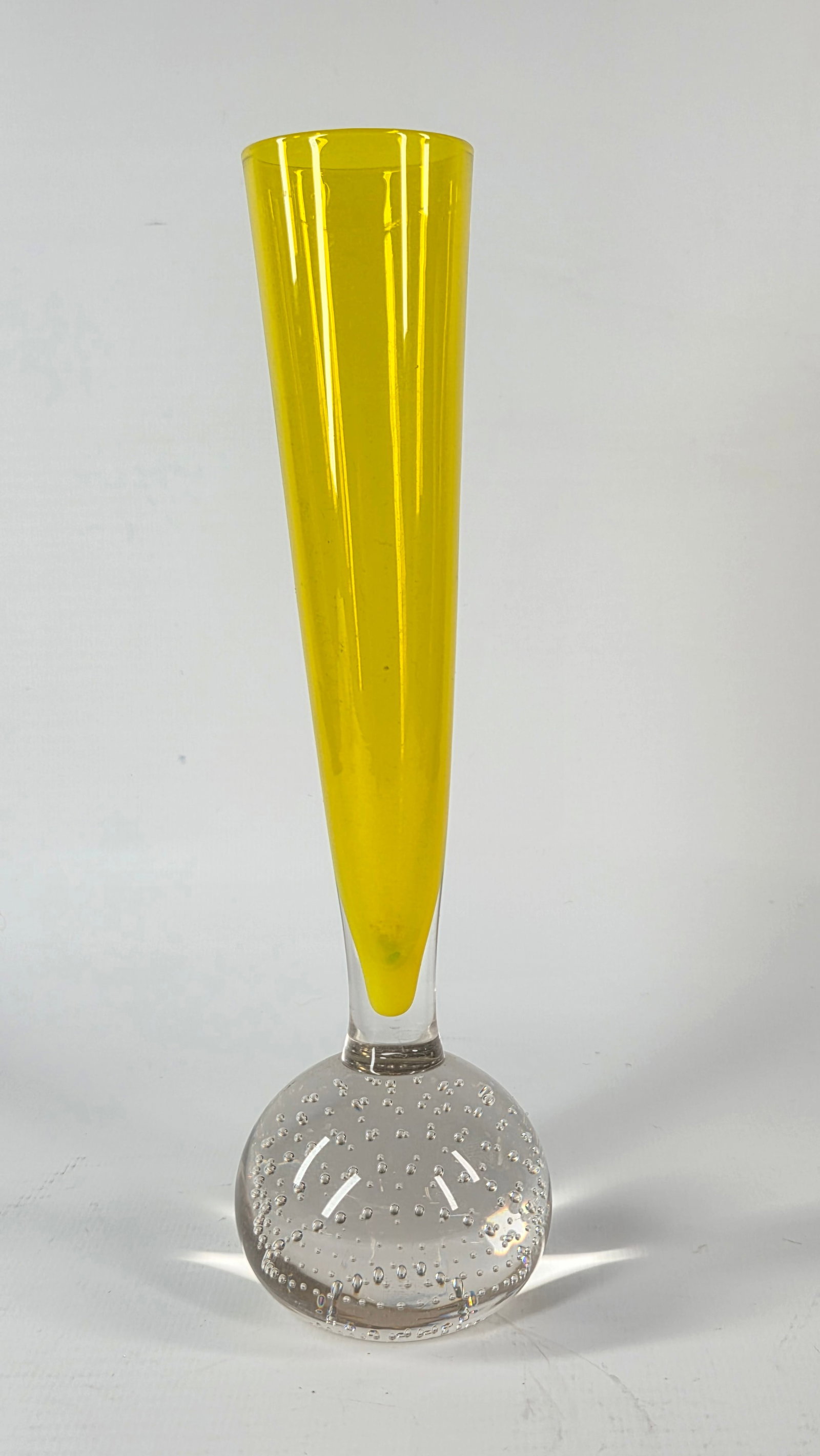 YELLOW ART GLASS FLOWER VASE (1 of 4)