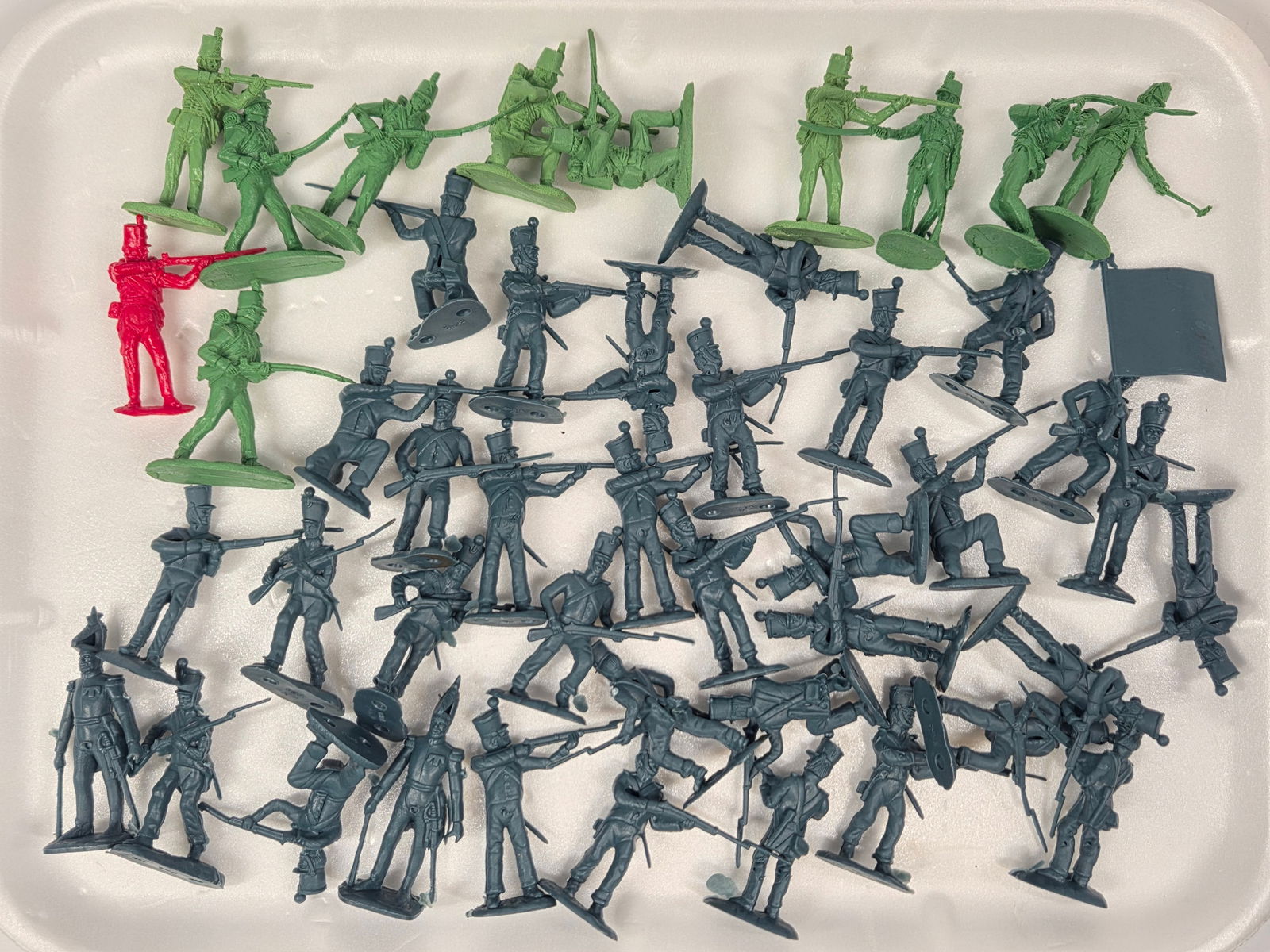 VARIOUS MODERN PLAYSET FIGURES: ALL REMAIN IN GOOD CONDITION, SHOWING SOME TYPICAL WEAR.