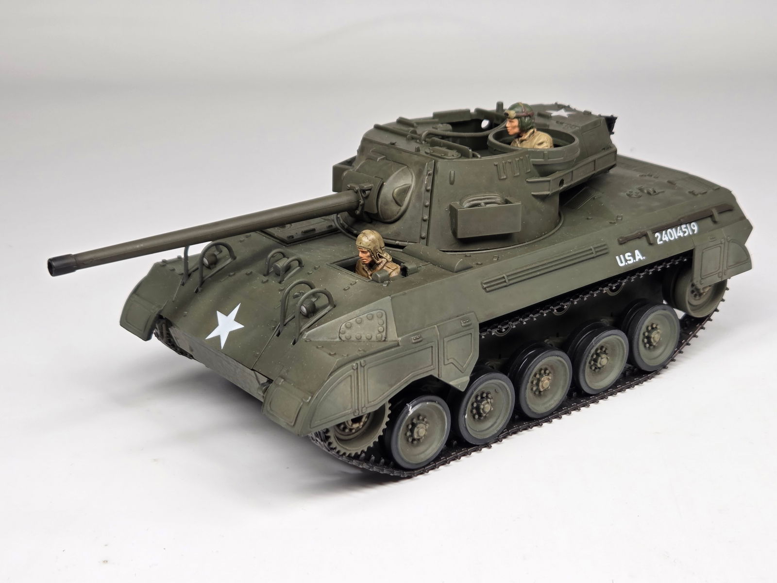 21ST CENTURY TOYS 1/32 SCALE MILITARY TANK (1 of 4)
