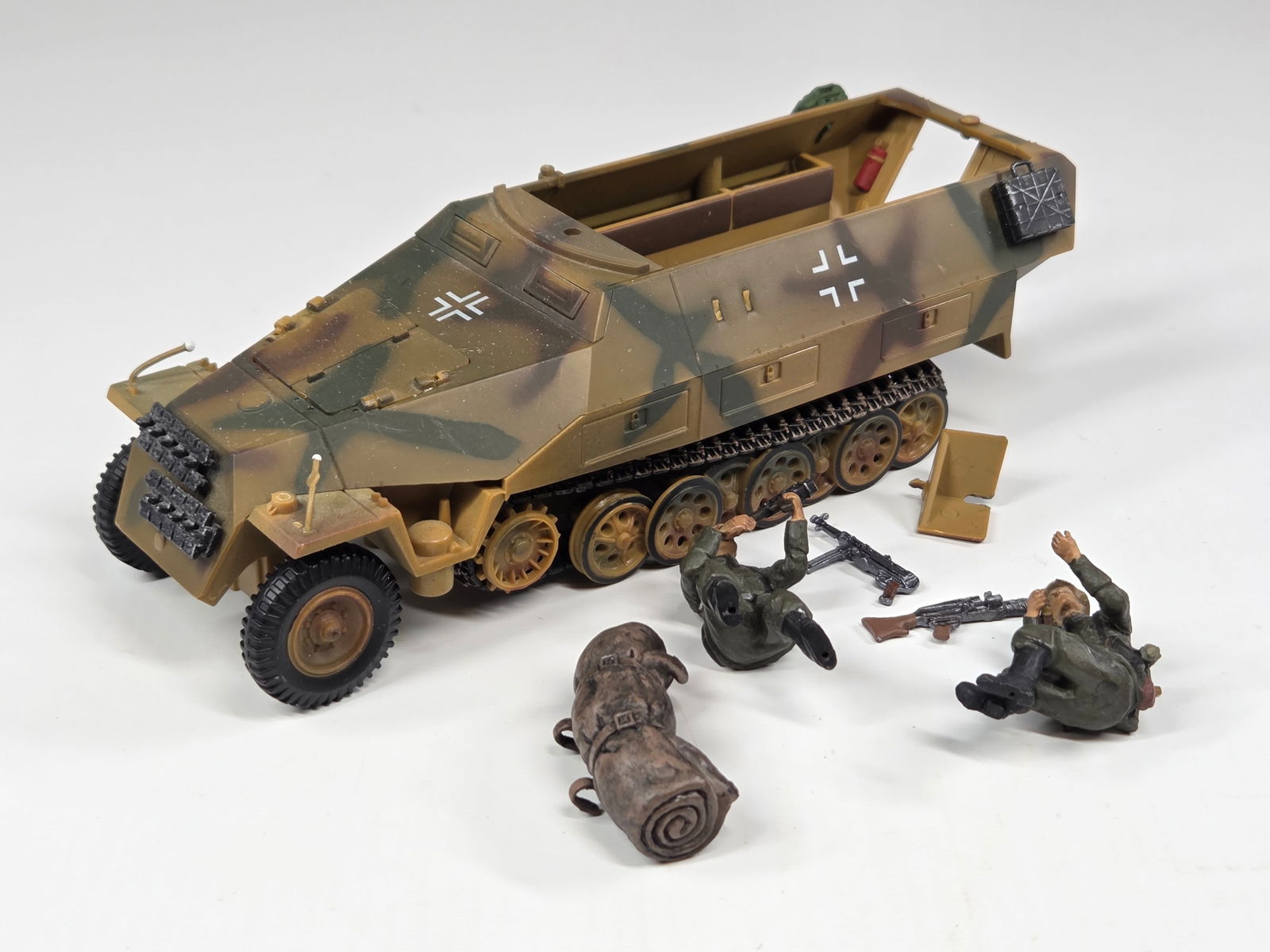 21ST CENTURY TOYS 1/32 SCALE MILITARY VEHICLE (1 of 4)