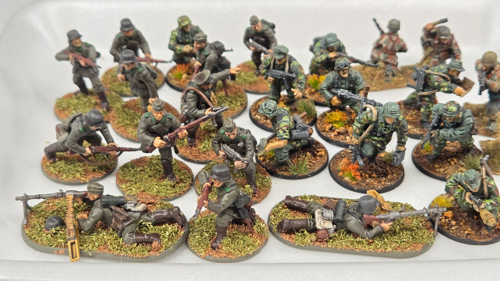 VARIOUS CUSTOM MINIATURE WAR GAME FIGURES - 2
