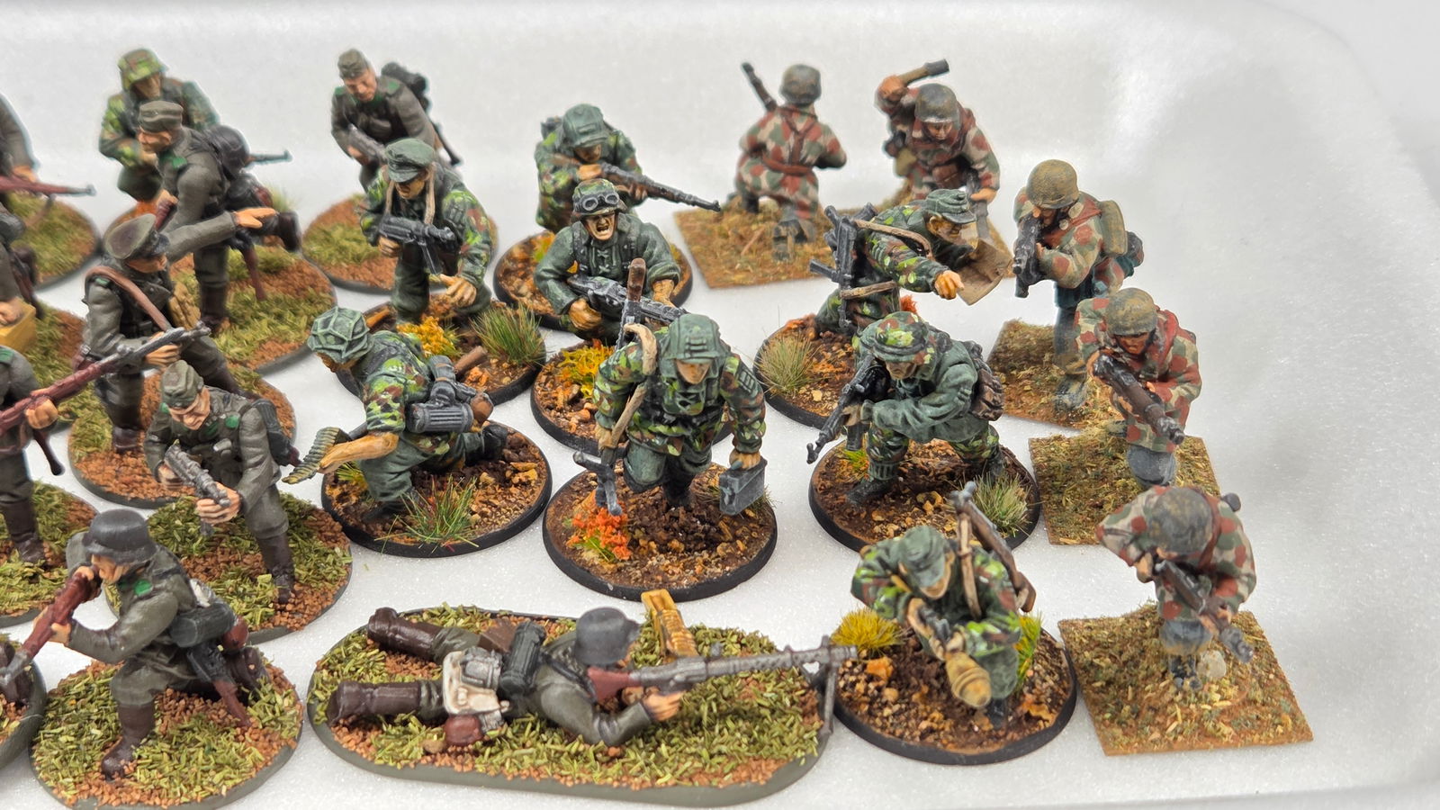 VARIOUS CUSTOM MINIATURE WAR GAME FIGURES - 3
