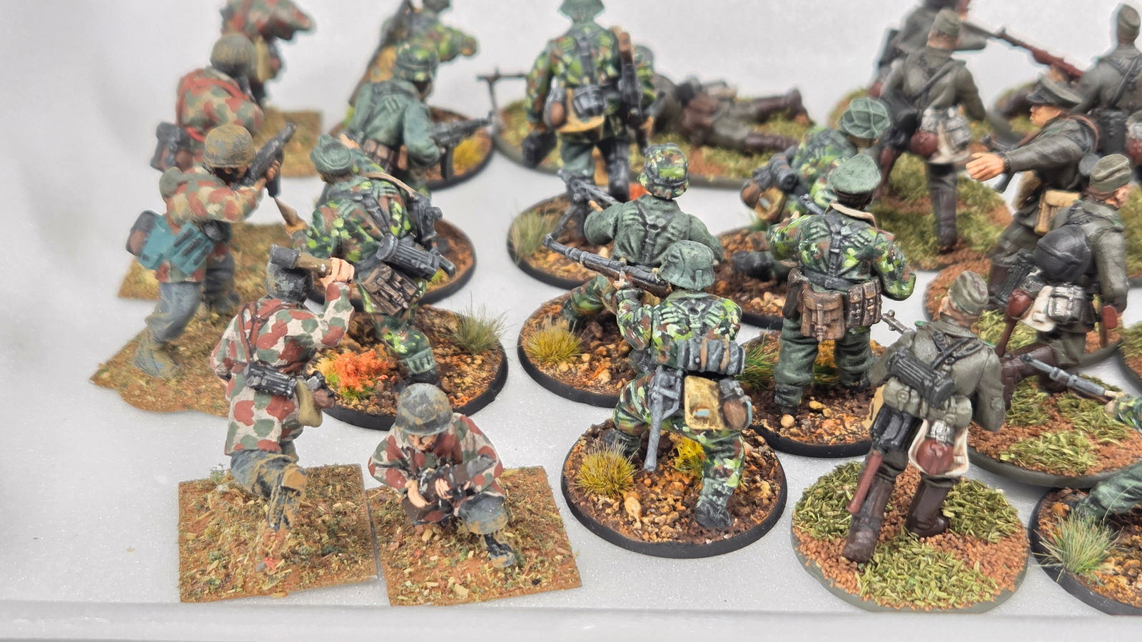 VARIOUS CUSTOM MINIATURE WAR GAME FIGURES - 4