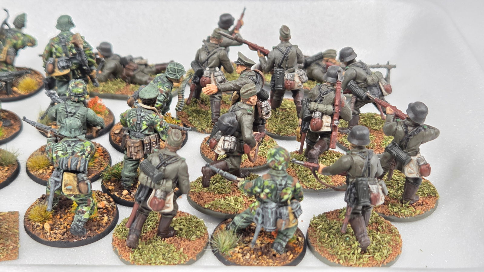VARIOUS CUSTOM MINIATURE WAR GAME FIGURES - 5
