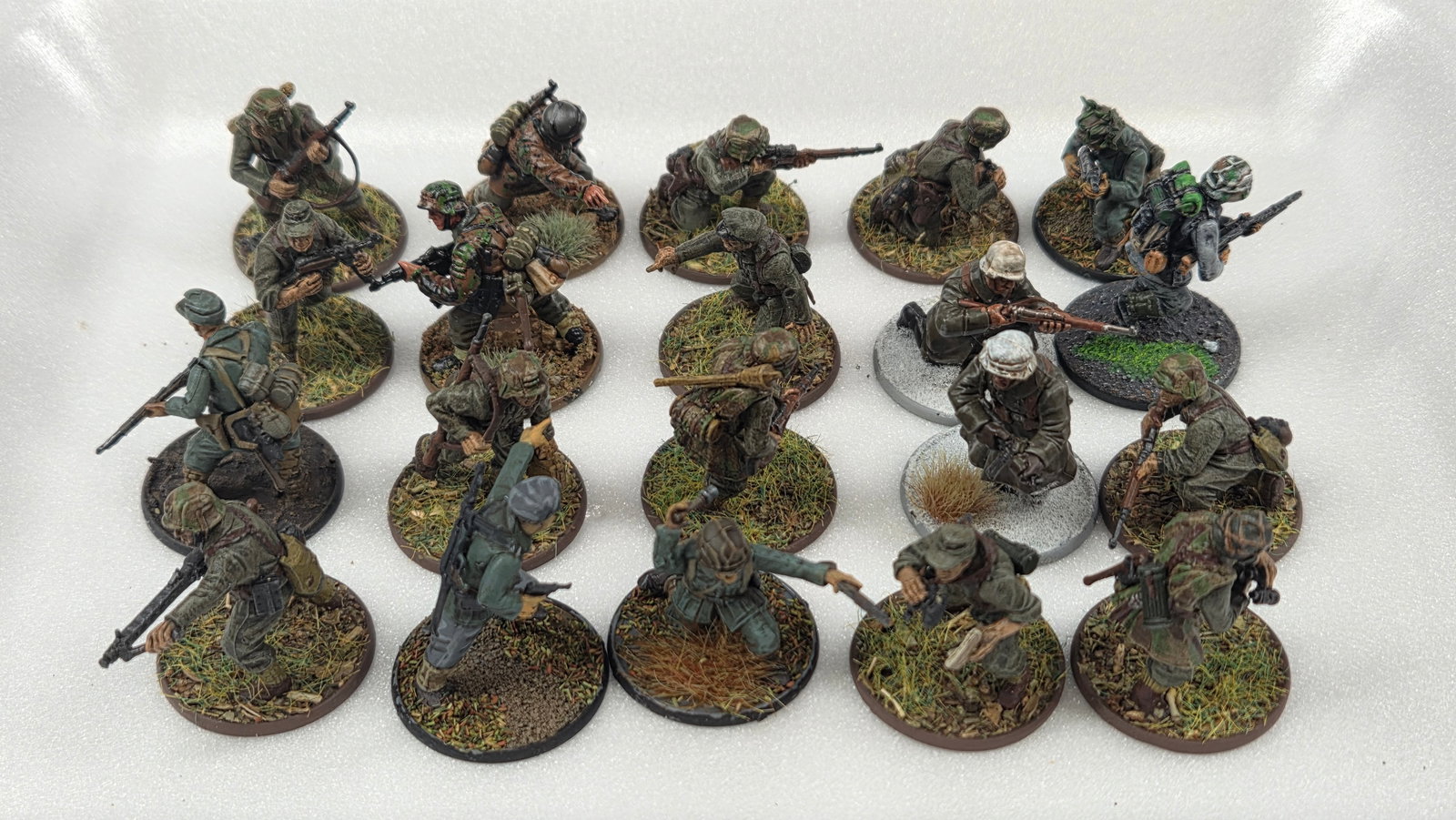 VARIOUS CUSTOM MINIATURE WAR GAME FIGURES (1 of 5)