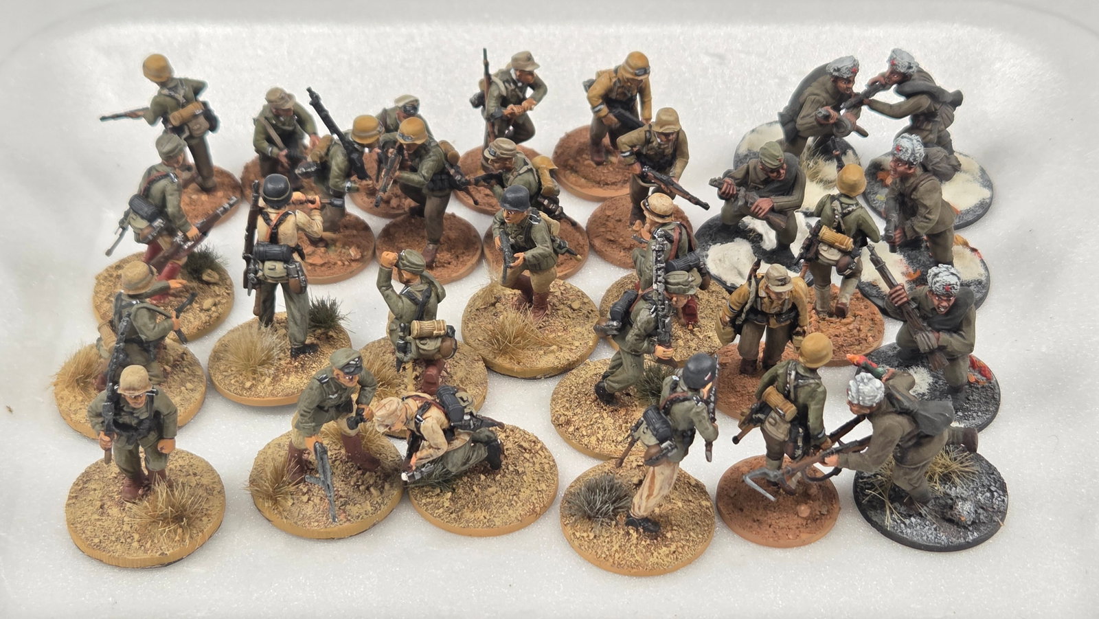 VARIOUS CUSTOM MINIATURE WAR GAME FIGURES (1 of 5)