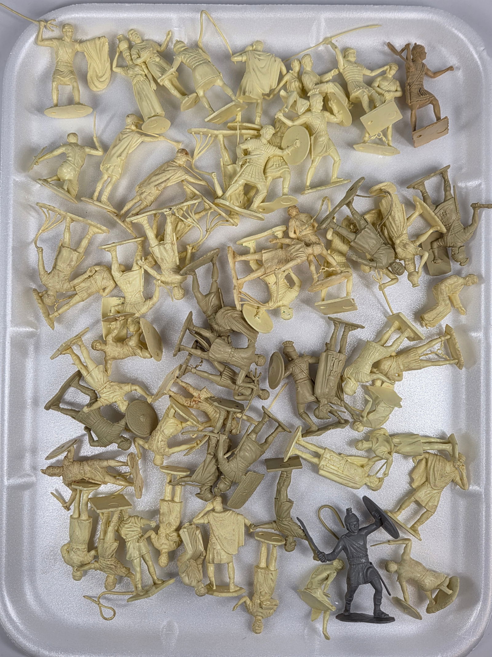 ASSORTED LOT OF VARIOUS PLAYSET FIGURES (1 of 5)