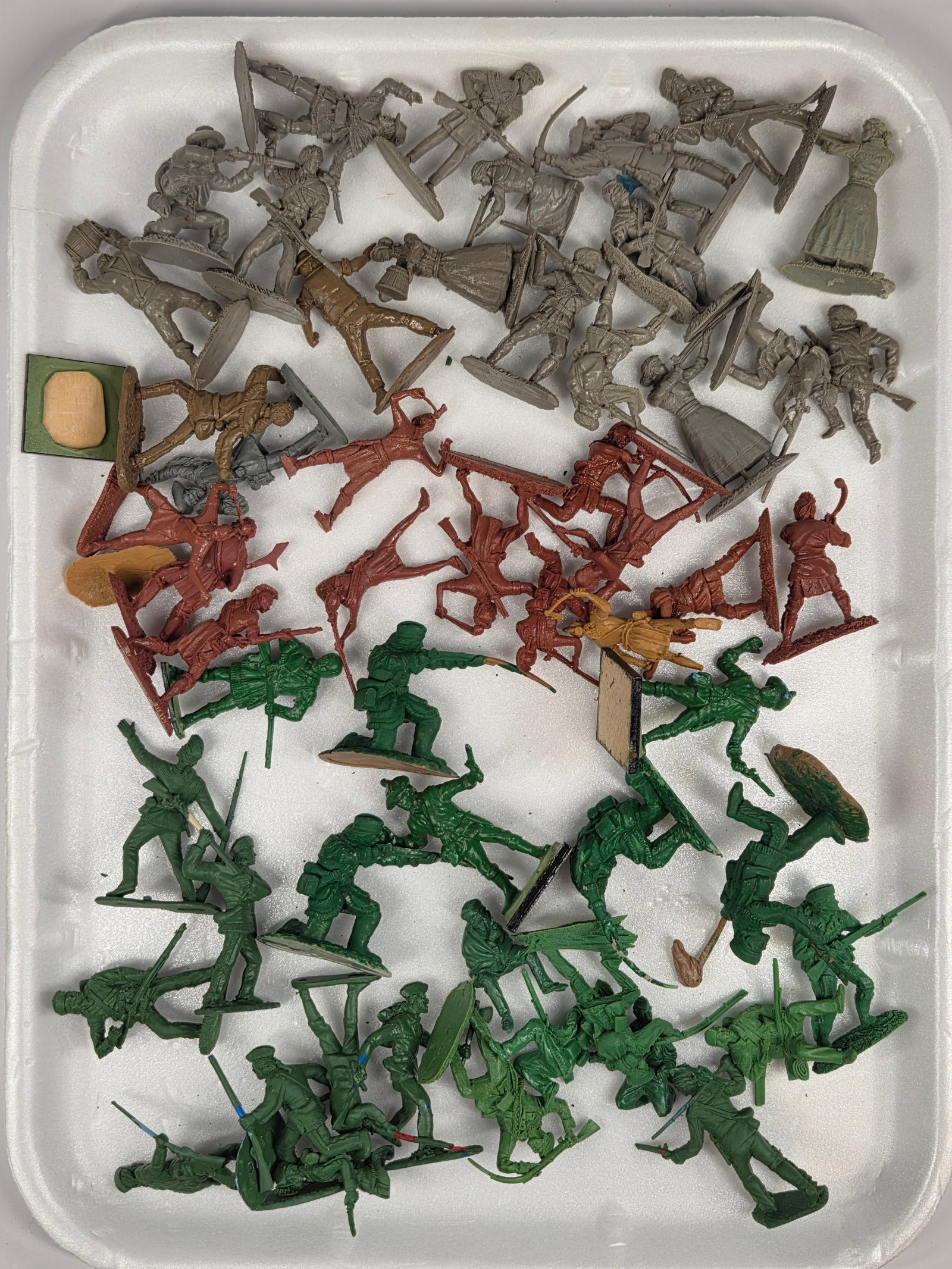ASSORTED LOT OF VARIOUS PLAYSET FIGURES (1 of 4)