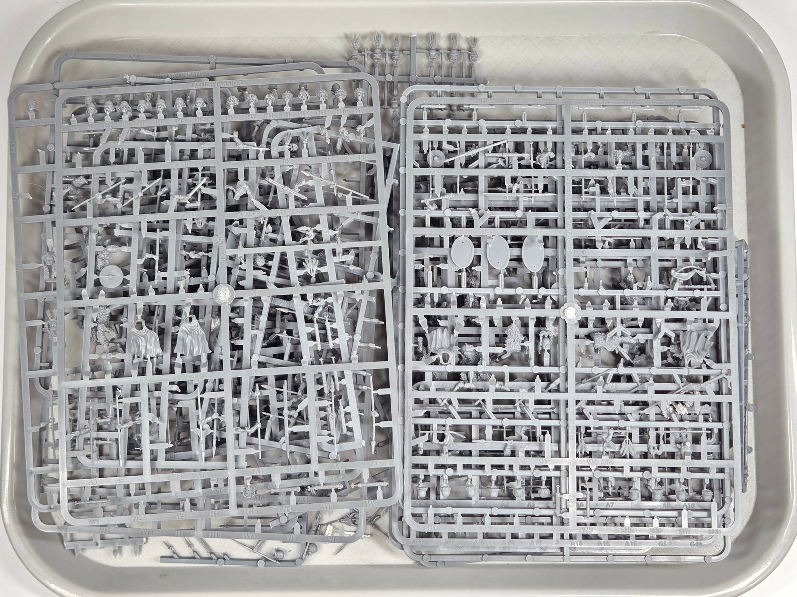 VARIOUS WAR GAMING SOLDIER FIGURE ACCESSORIES (1 of 5)