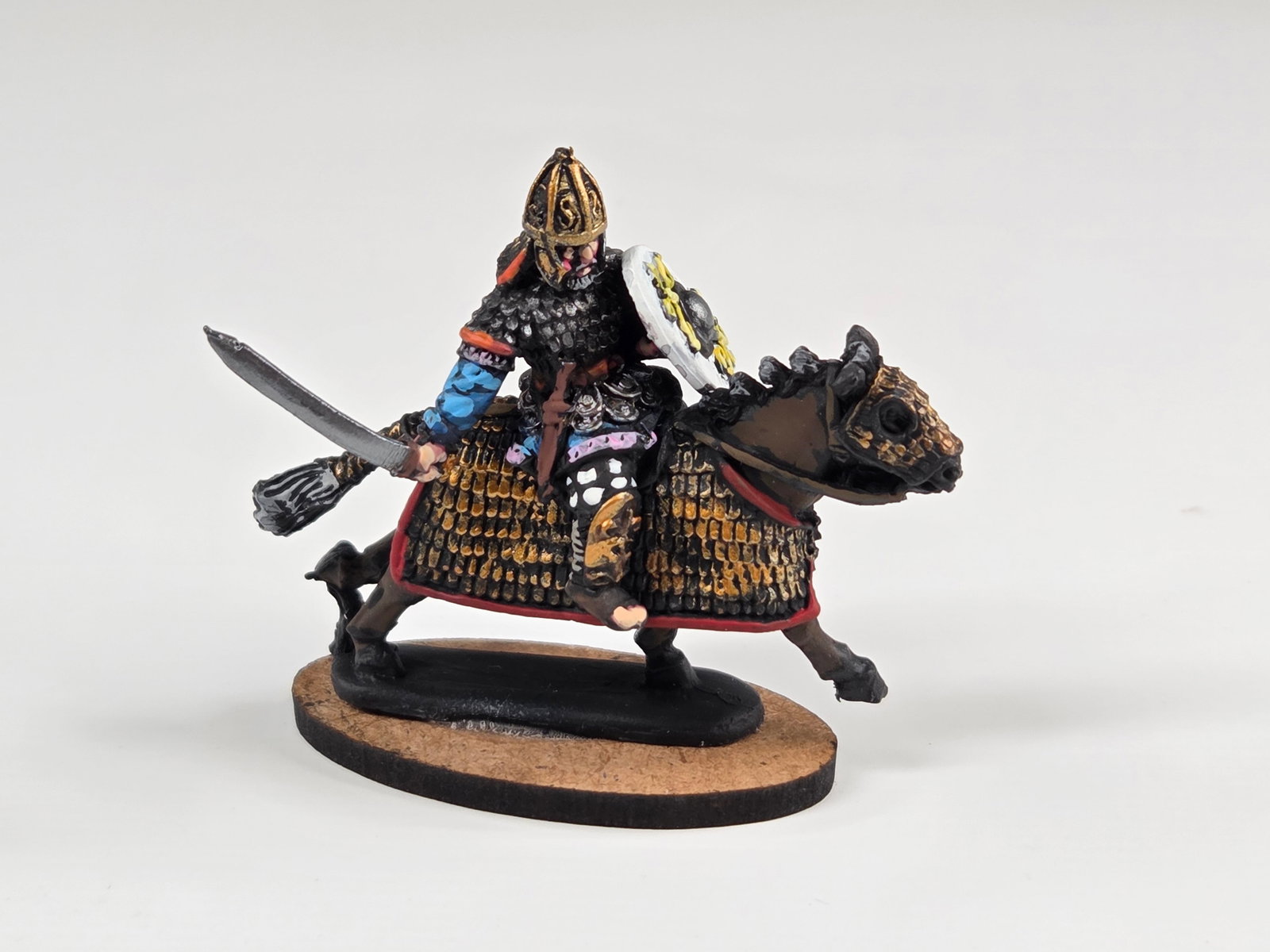 ASSORTED LOT OF VARIOUS BRAND WAR GAMING SOLDIERS (1 of 3)