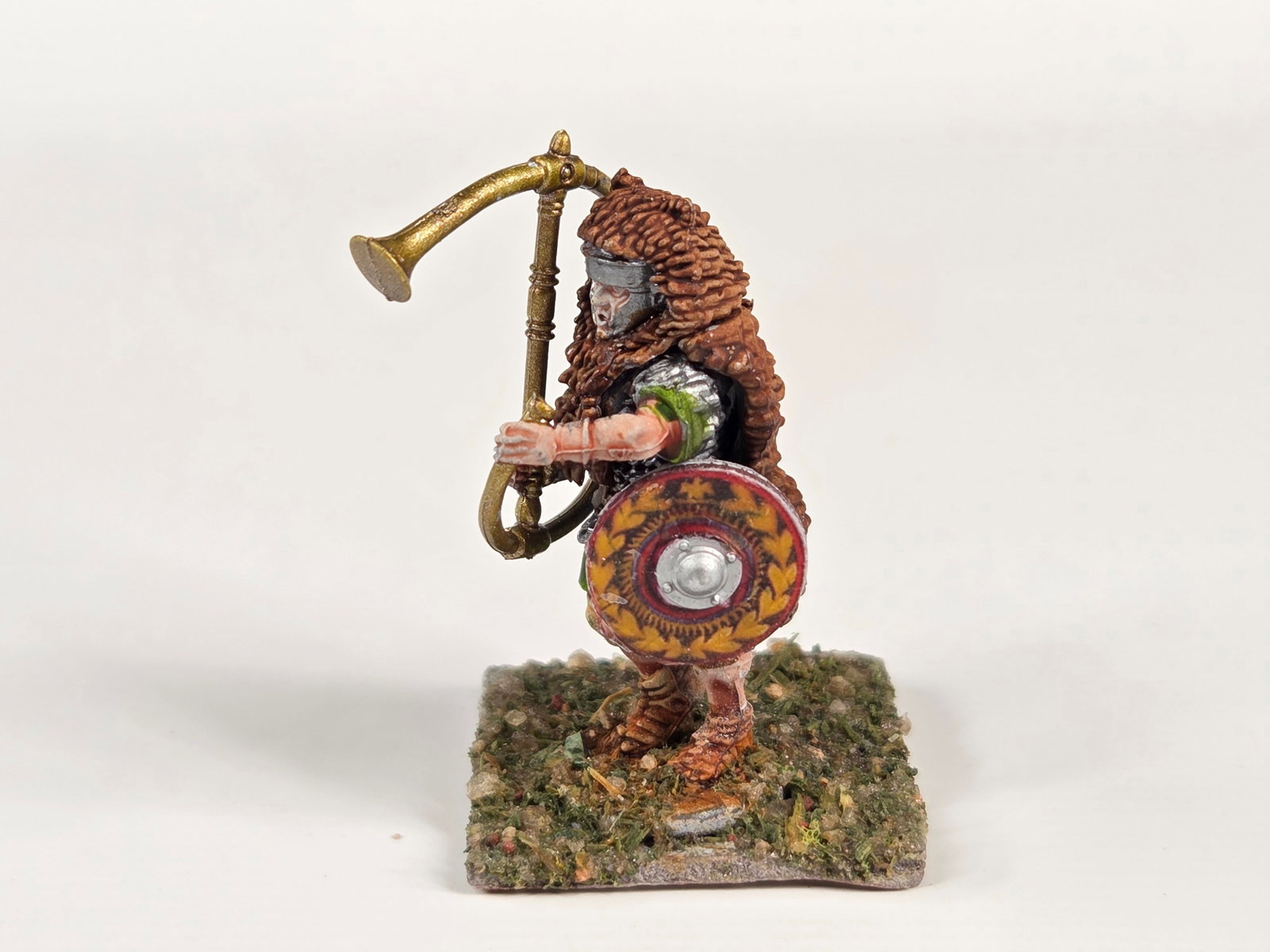 ASSORTED LOT OF VARIOUS BRAND WAR GAMING SOLDIERS (1 of 3)