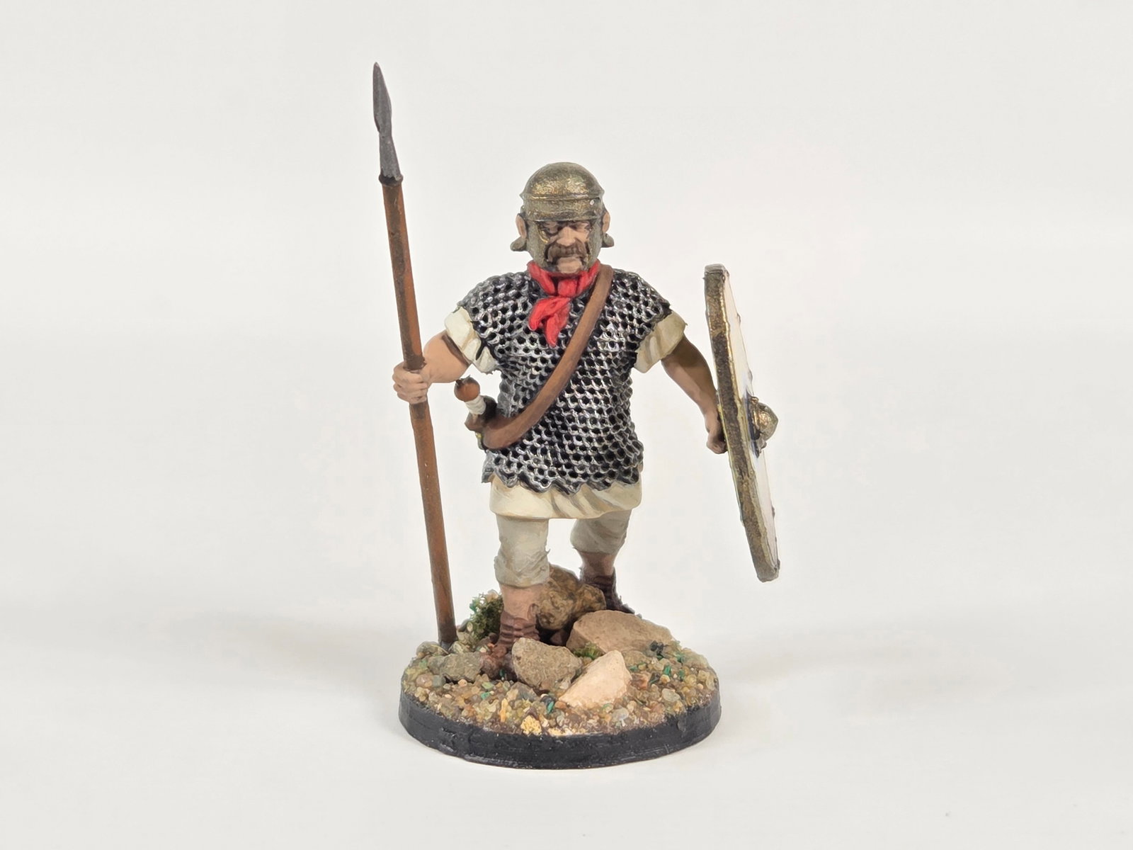 ASSORTED LOT OF VARIOUS BRAND WAR GAMING SOLDIERS (1 of 3)