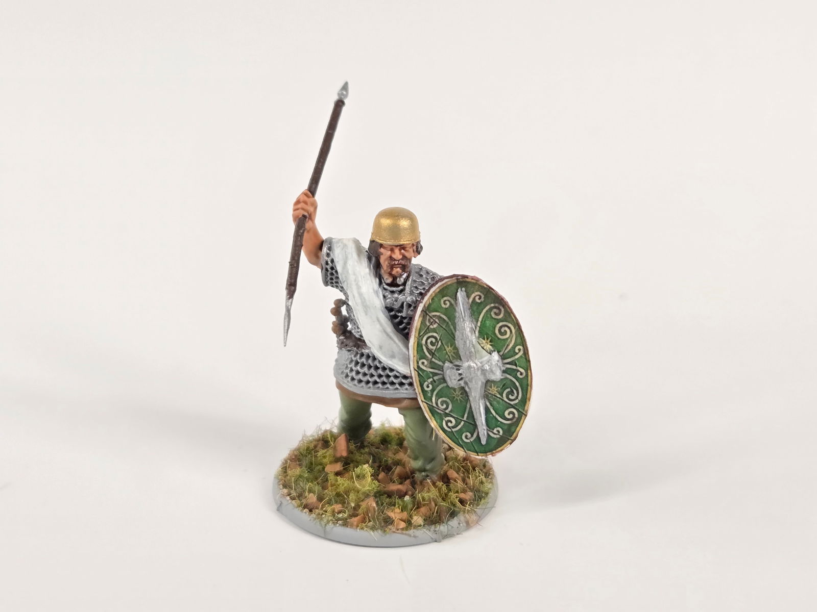 ASSORTED LOT OF VARIOUS BRAND WAR GAMING SOLDIERS (1 of 3)