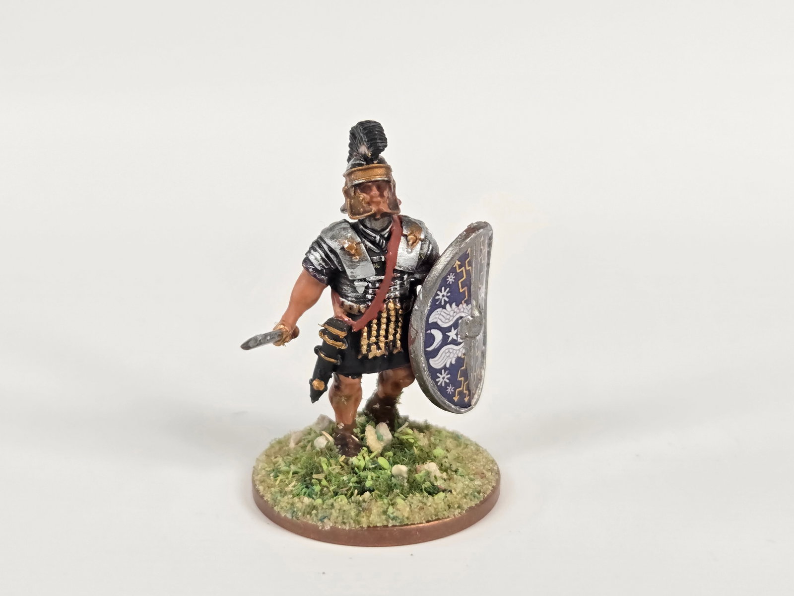 ASSORTED LOT OF VARIOUS BRAND WAR GAMING SOLDIERS: ALL REMAIN IN VERY GOOD HAND PAINTED CONDITION.