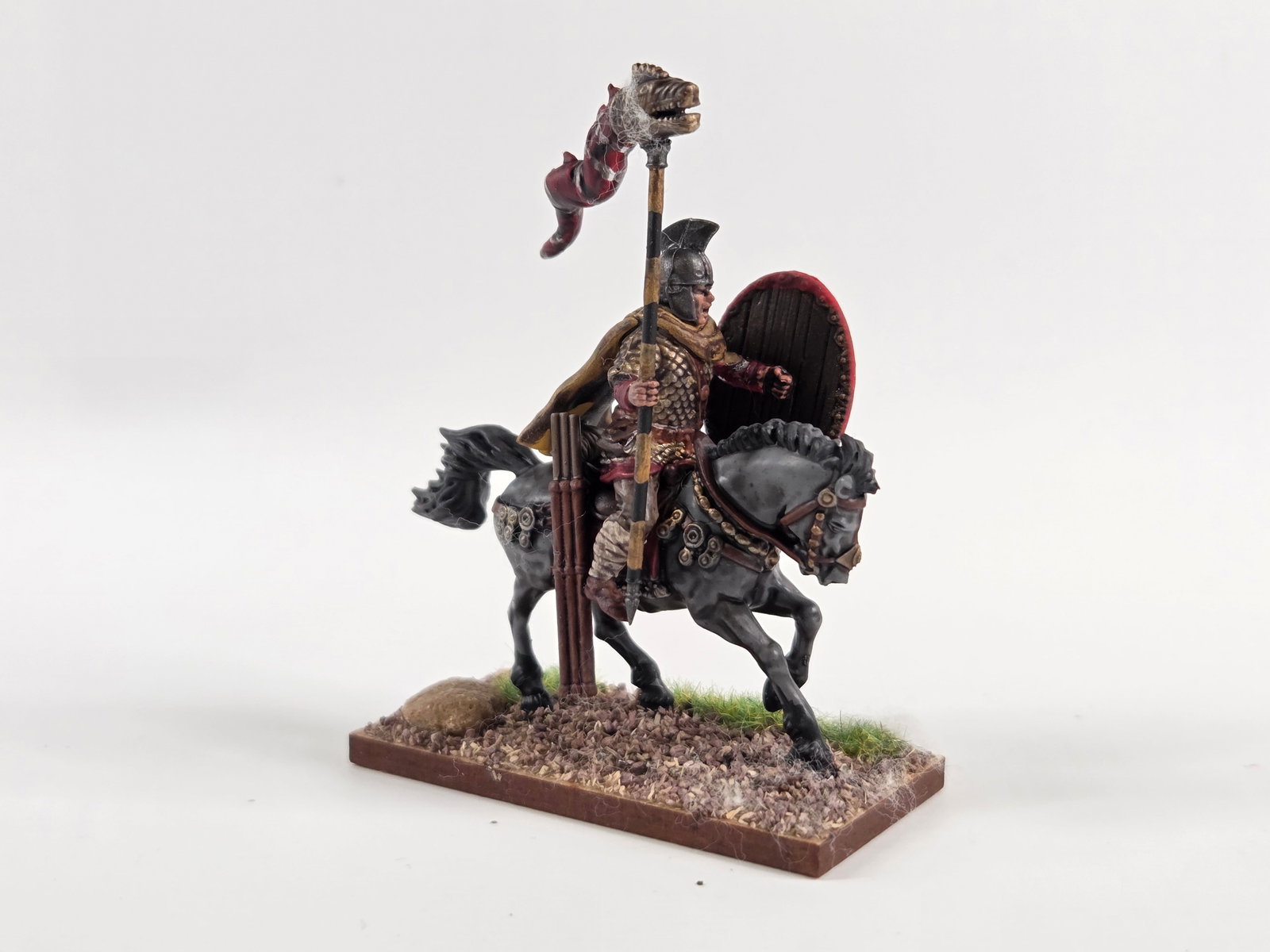 ASSORTED LOT OF VARIOUS BRAND WAR GAMING SOLDIERS (1 of 3)