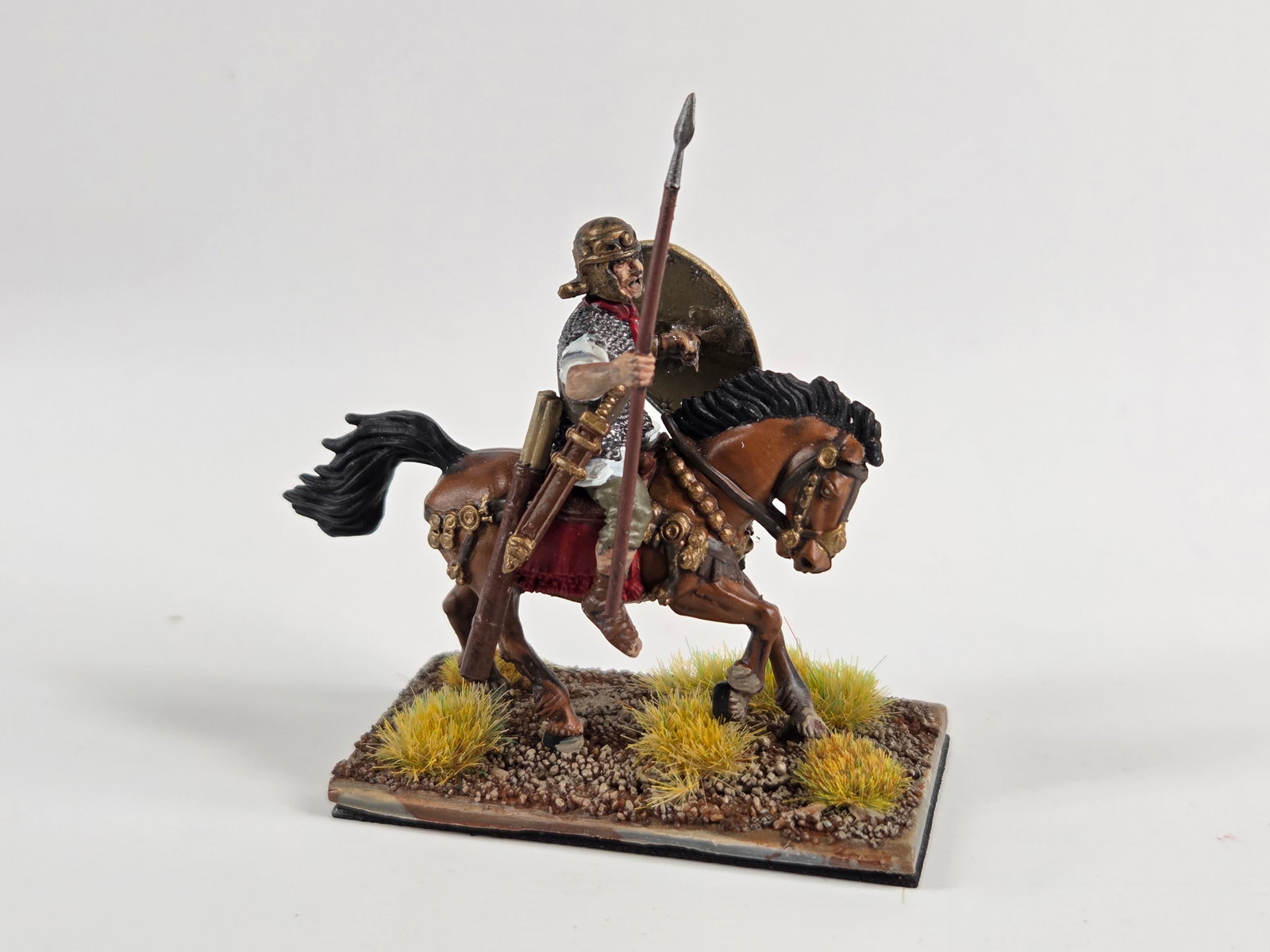 ASSORTED LOT OF VARIOUS BRAND WAR GAMING SOLDIERS (1 of 3)