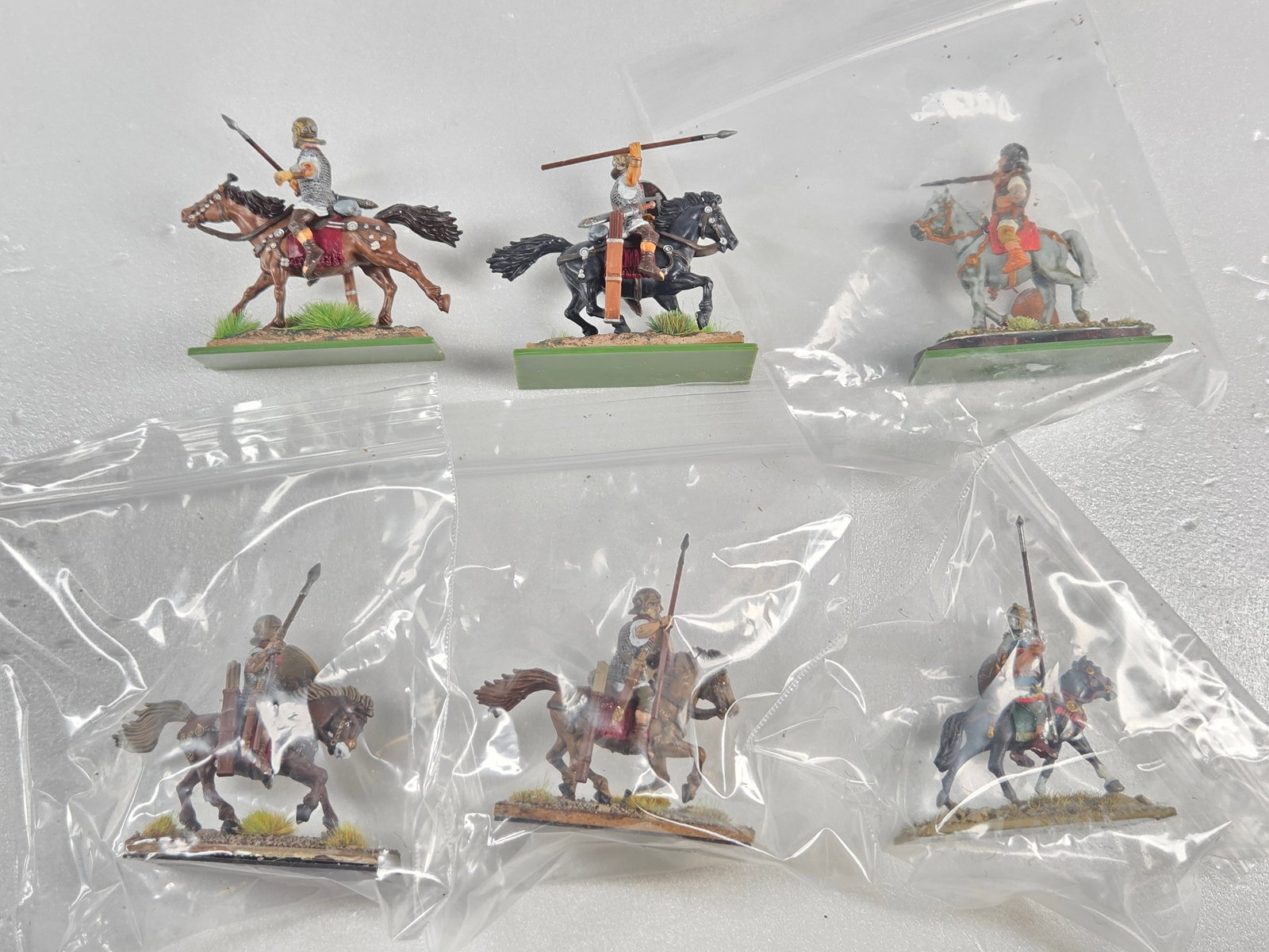 ASSORTED LOT OF VARIOUS BRAND WAR GAMING SOLDIERS (1 of 4)