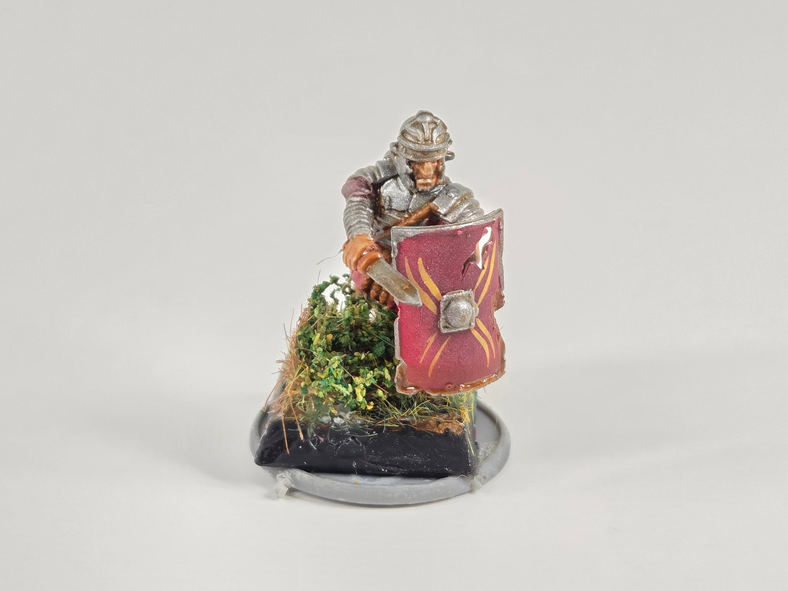 ASSORTED LOT OF VARIOUS BRAND WAR GAMING SOLDIERS (1 of 3)