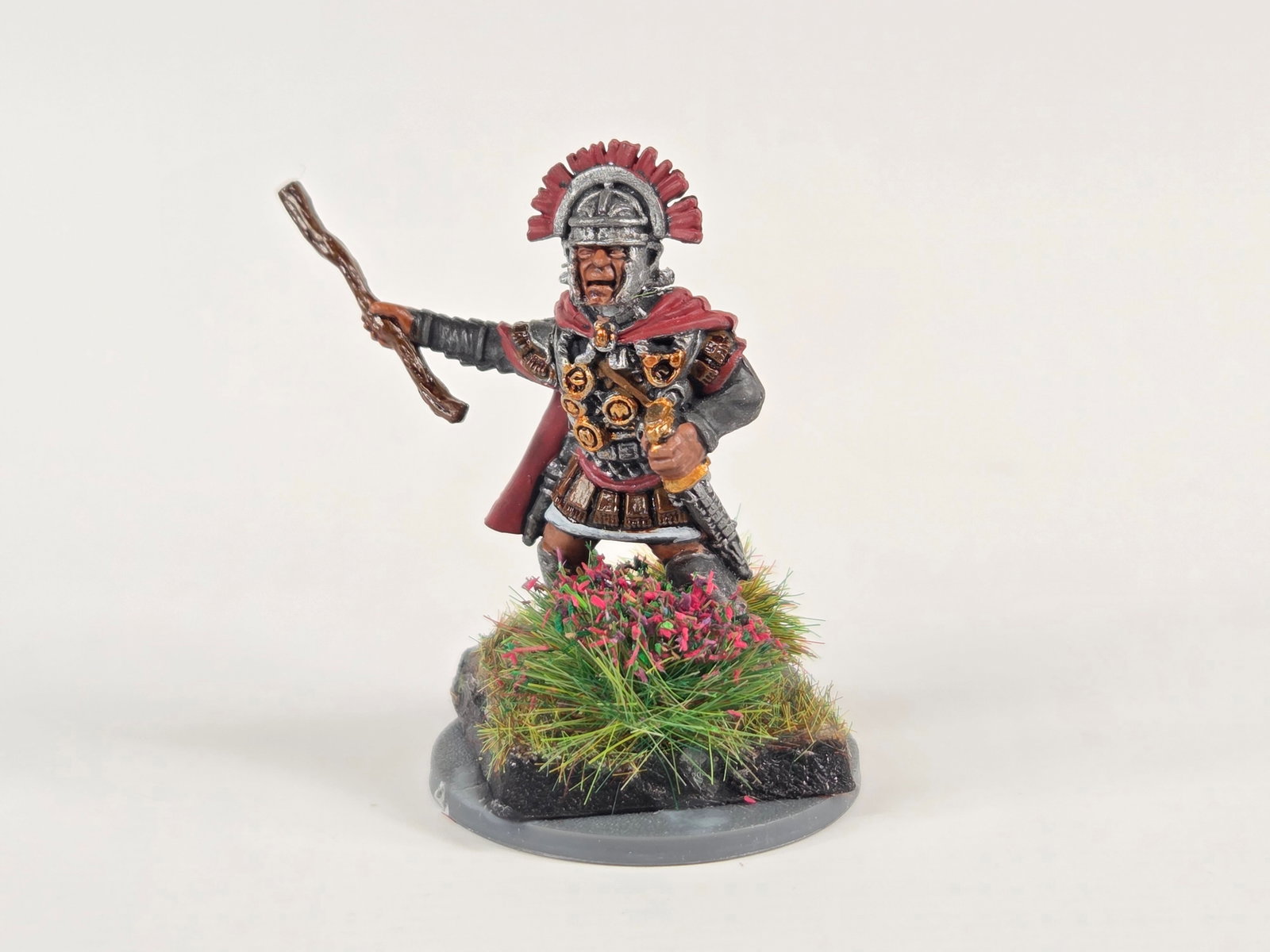 ASSORTED LOT OF VARIOUS BRAND WAR GAMING SOLDIERS: ALL REMAIN IN VERY GOOD HAND PAINTED CONDITION.