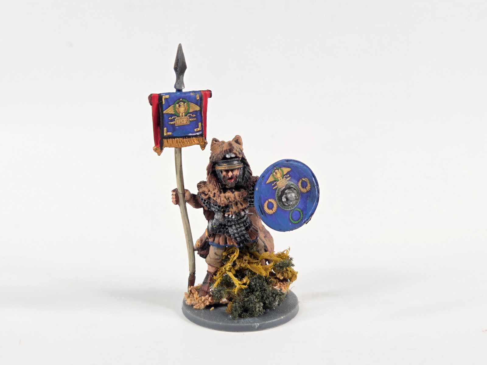 ASSORTED LOT OF VARIOUS BRAND WAR GAMING SOLDIERS: ALL REMAIN IN VERY GOOD HAND PAINTED CONDITION.