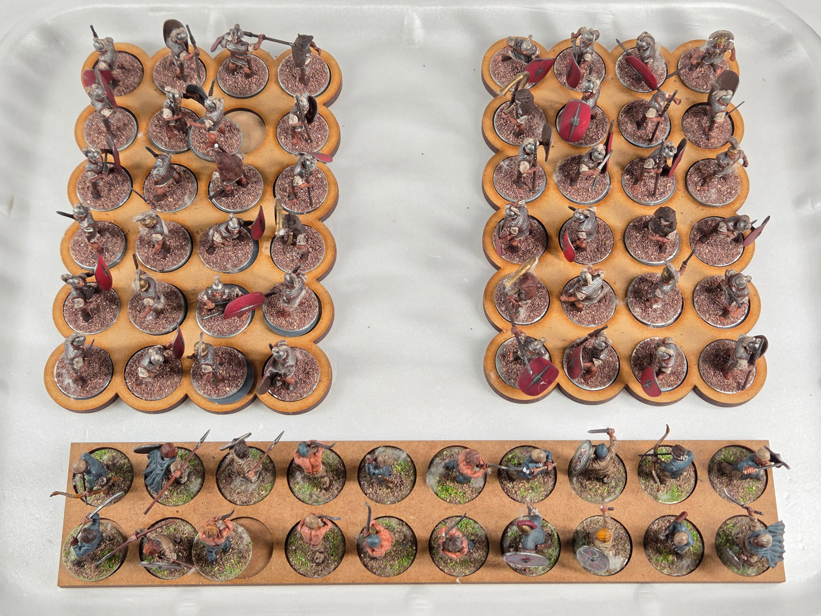 ASSORTED LOT OF VARIOUS BRAND WAR GAMING SOLDIERS (1 of 5)