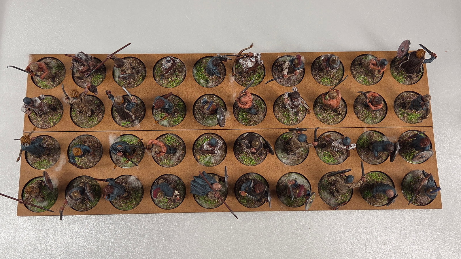 ASSORTED LOT OF VARIOUS BRAND WAR GAMING SOLDIERS: ALL REMAIN IN VERY GOOD HAND PAINTED CONDITION.