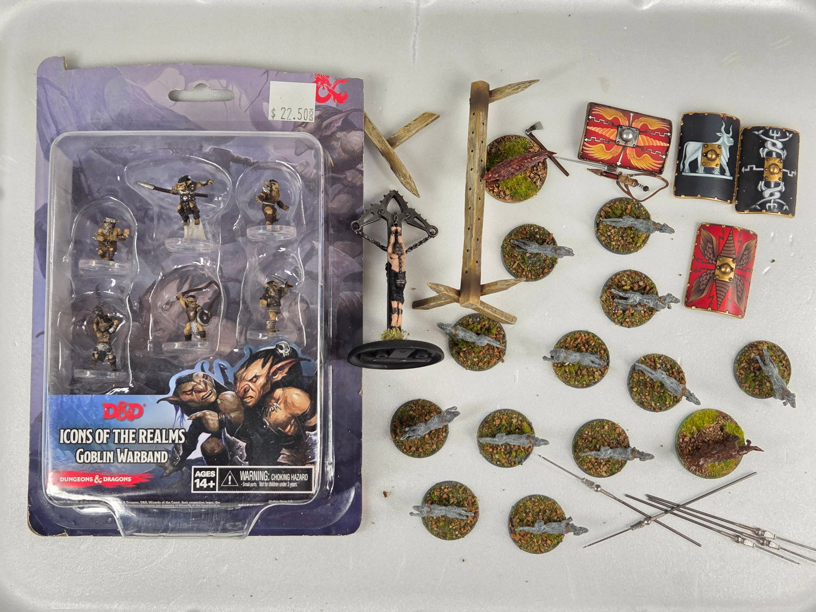 ASSORTED LOT OF VARIOUS BRAND WAR GAMING SOLDIERS (1 of 5)