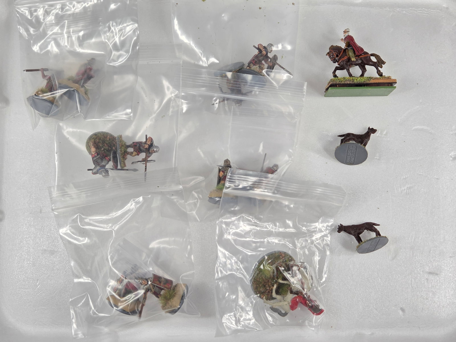 ASSORTED LOT OF VARIOUS BRAND WAR GAMING SOLDIERS (1 of 4)