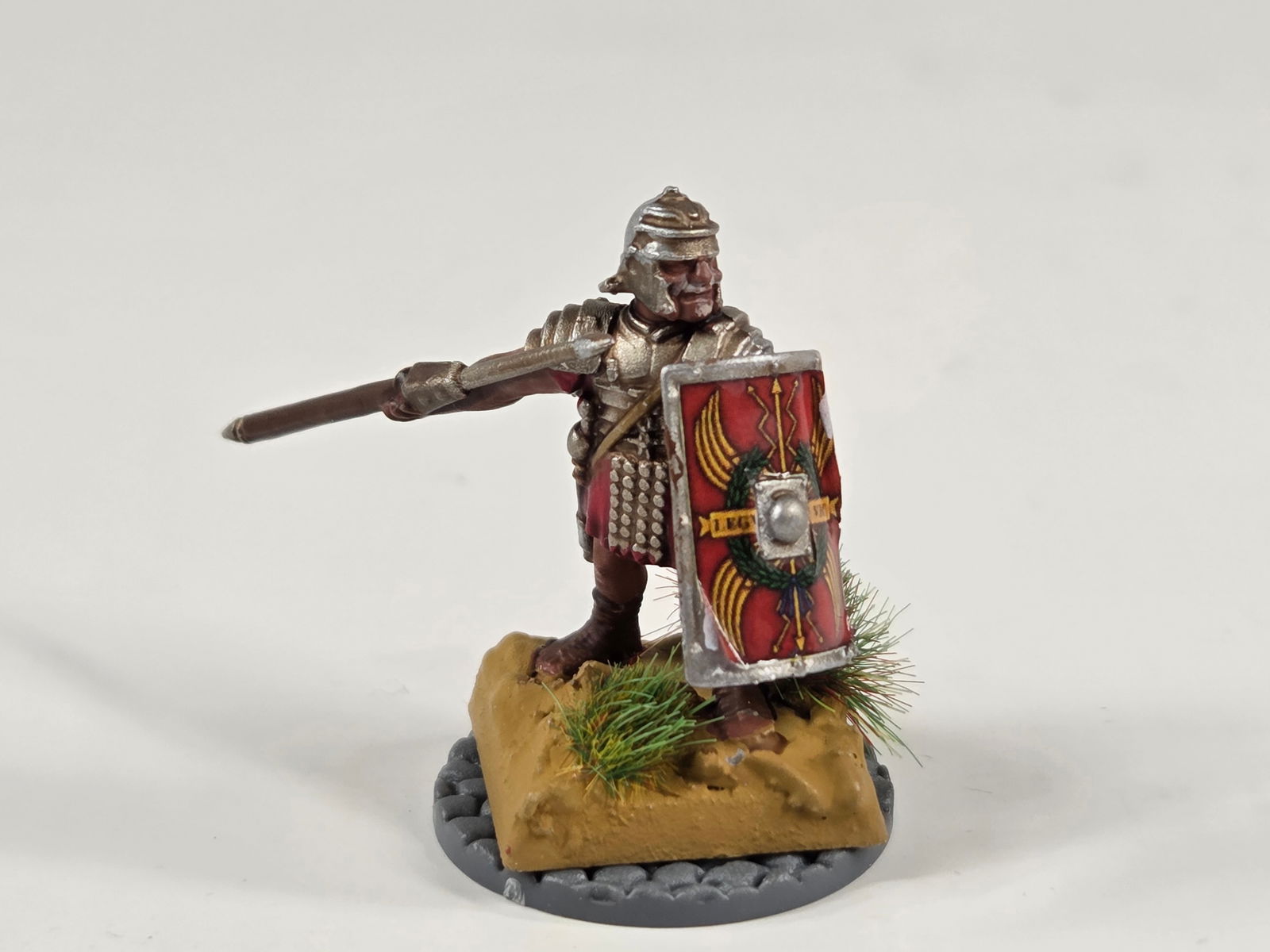 ASSORTED LOT OF VARIOUS BRAND WAR GAMING SOLDIERS (1 of 3)